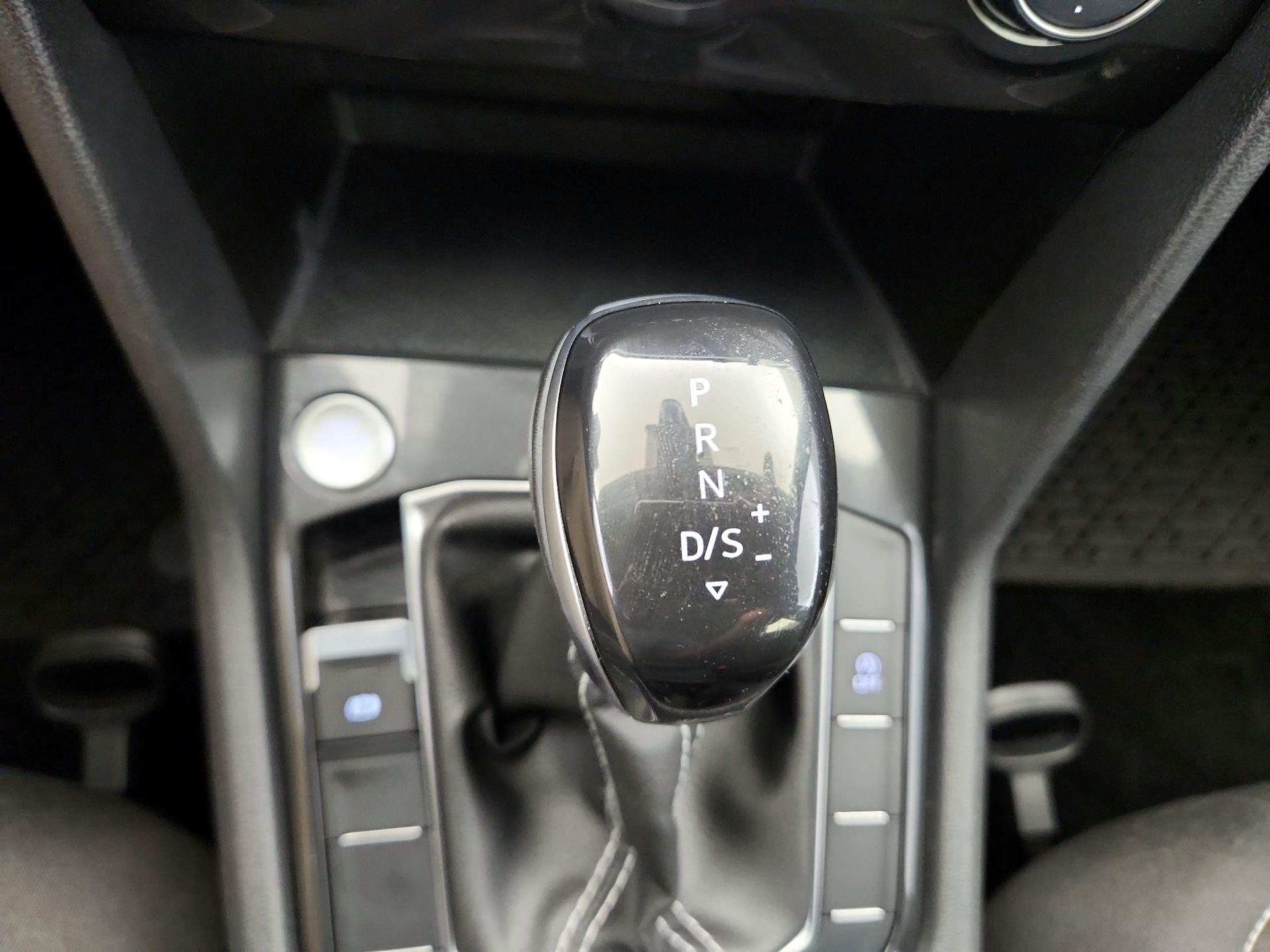 Thumbnail: 2023 Volkswagen Tiguan - 17