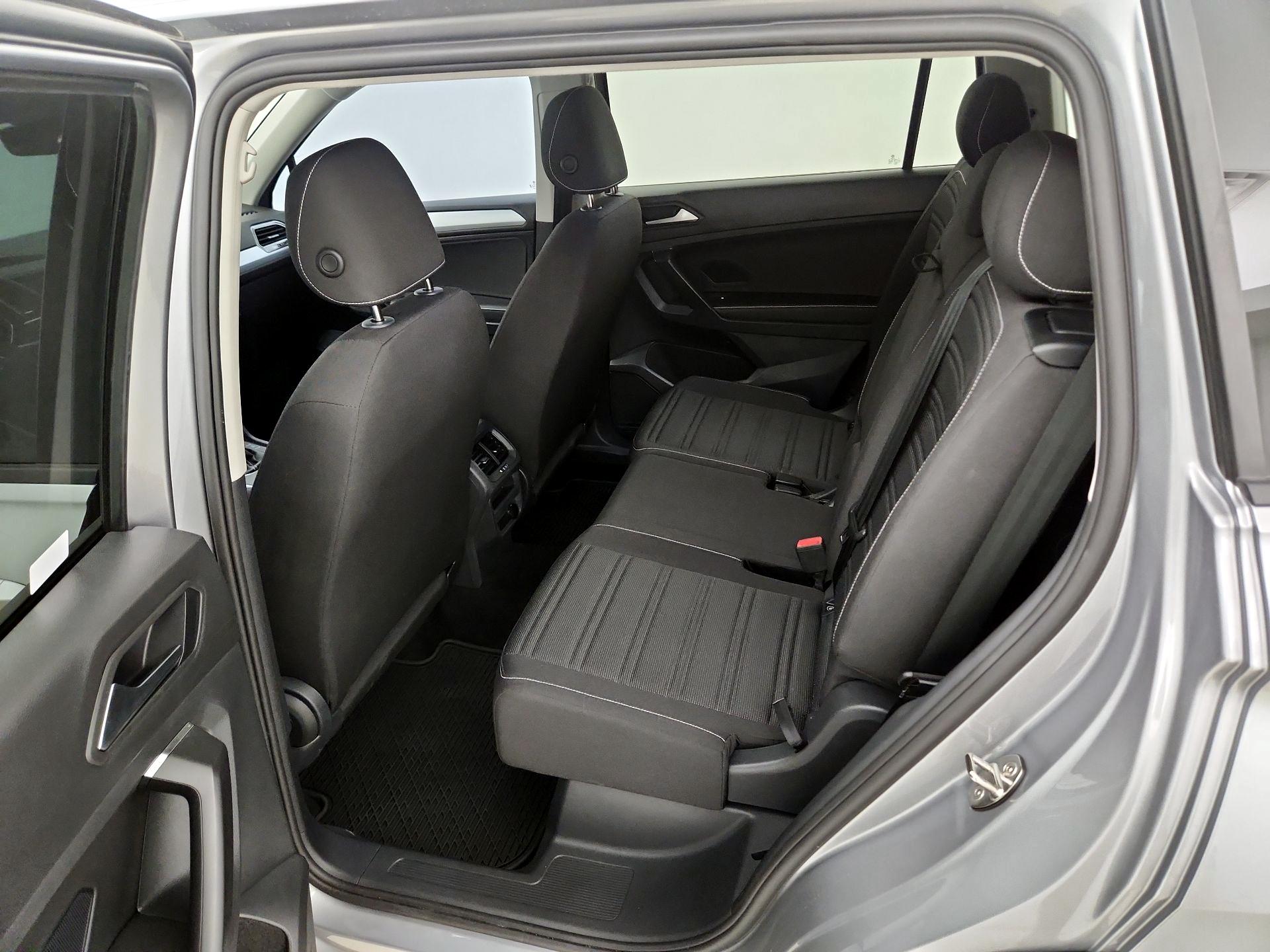Thumbnail: 2023 Volkswagen Tiguan - 19