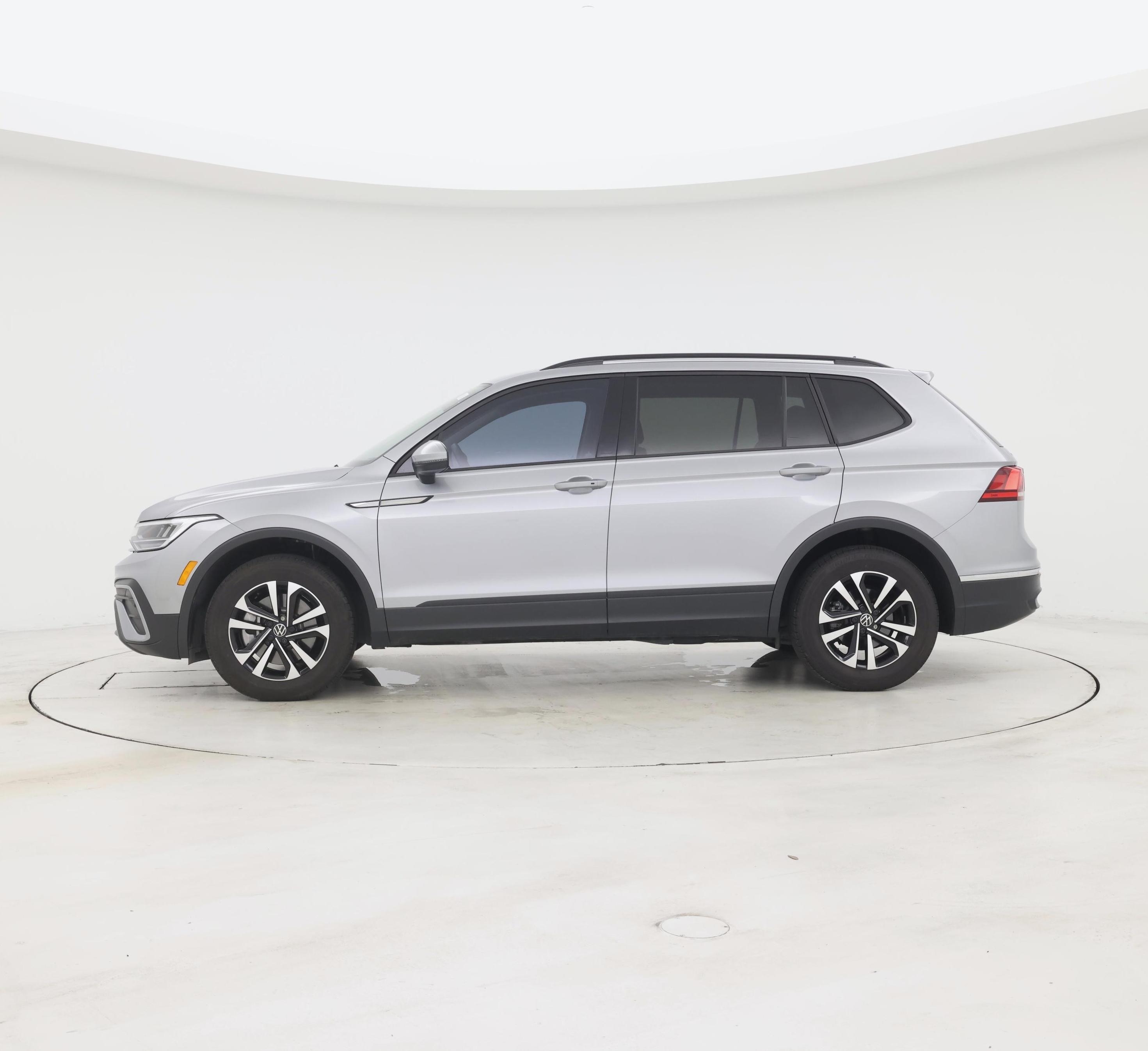 Thumbnail: 2023 Volkswagen Tiguan - 3