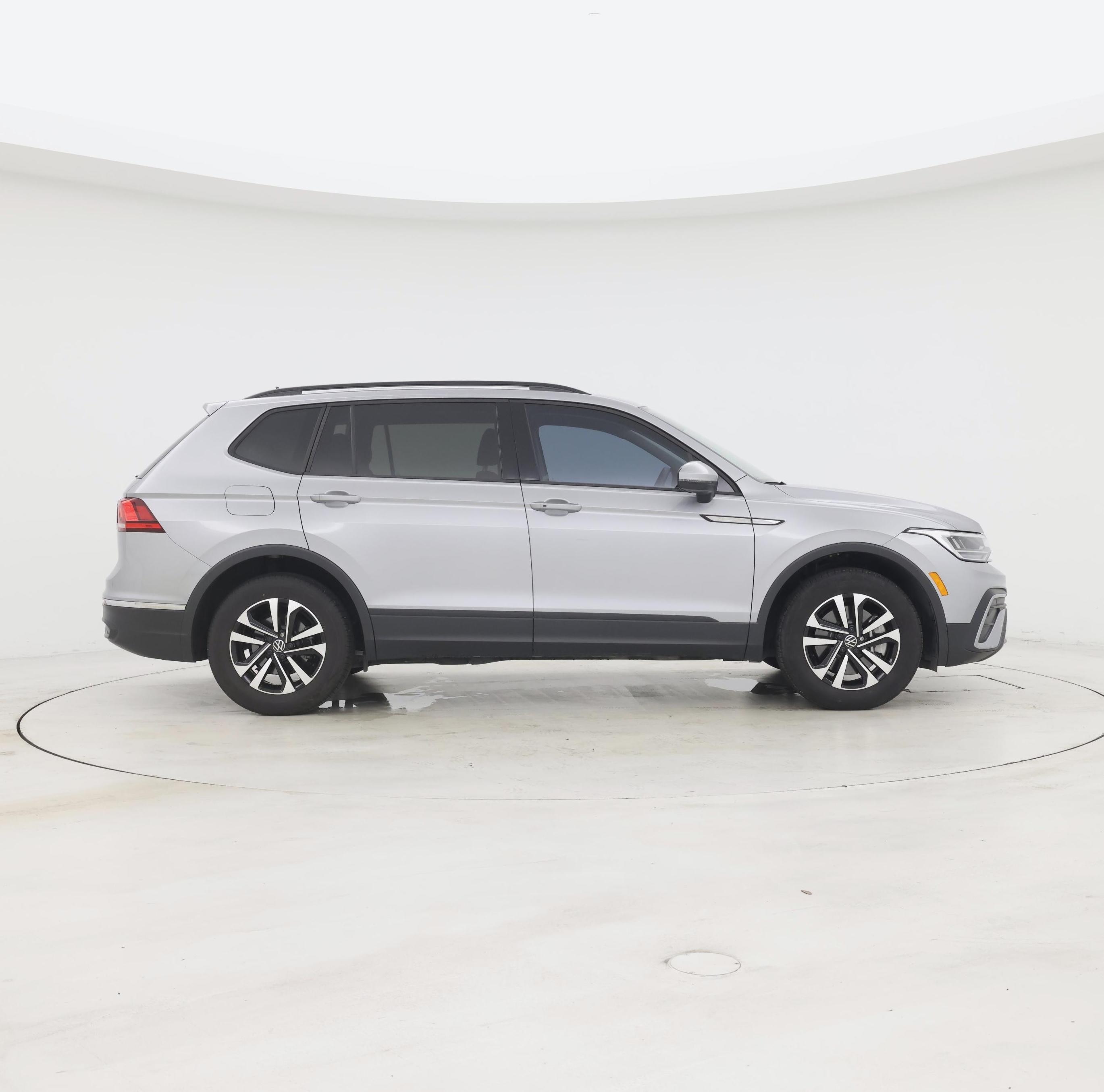 Thumbnail: 2023 Volkswagen Tiguan - 7