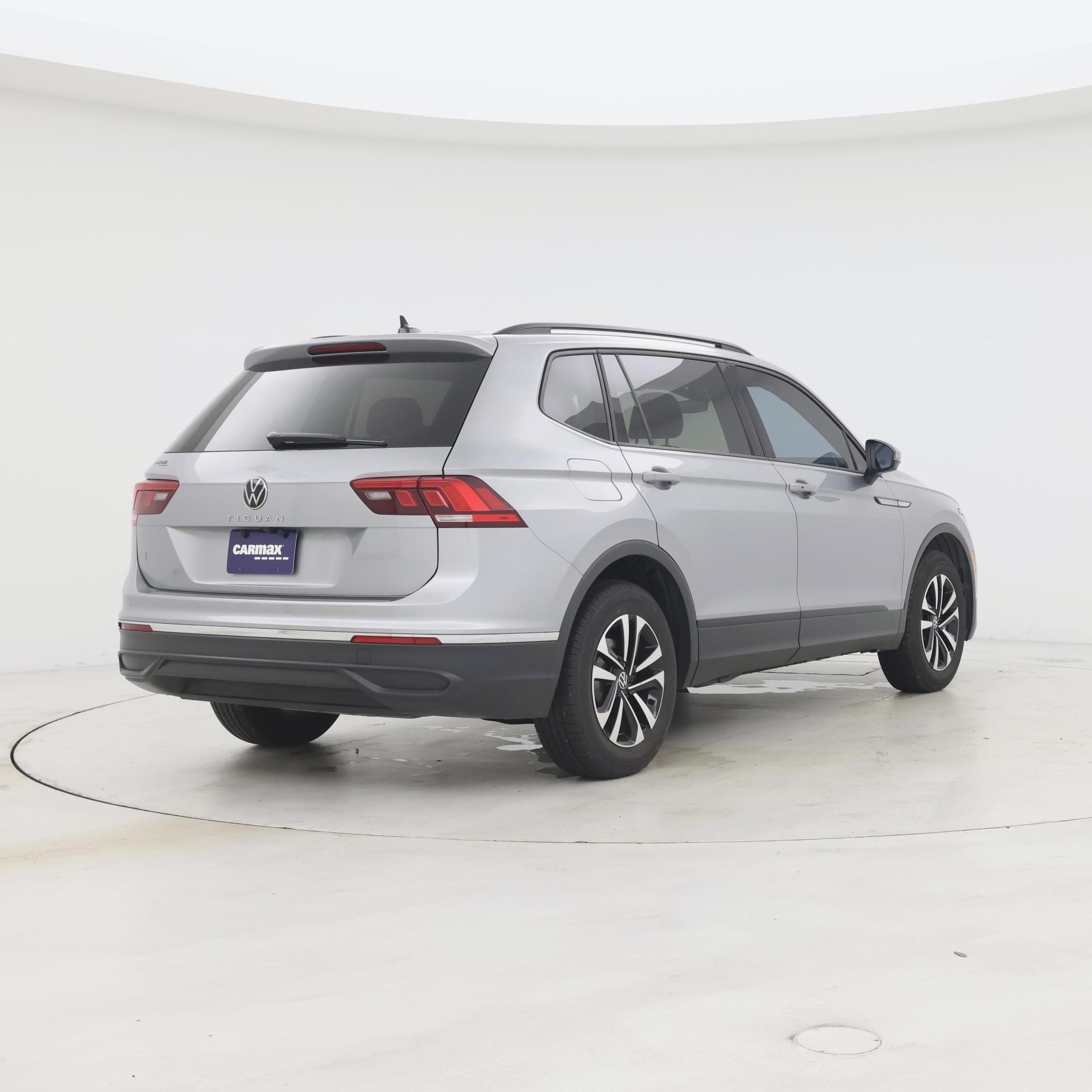 Thumbnail: 2023 Volkswagen Tiguan - 8