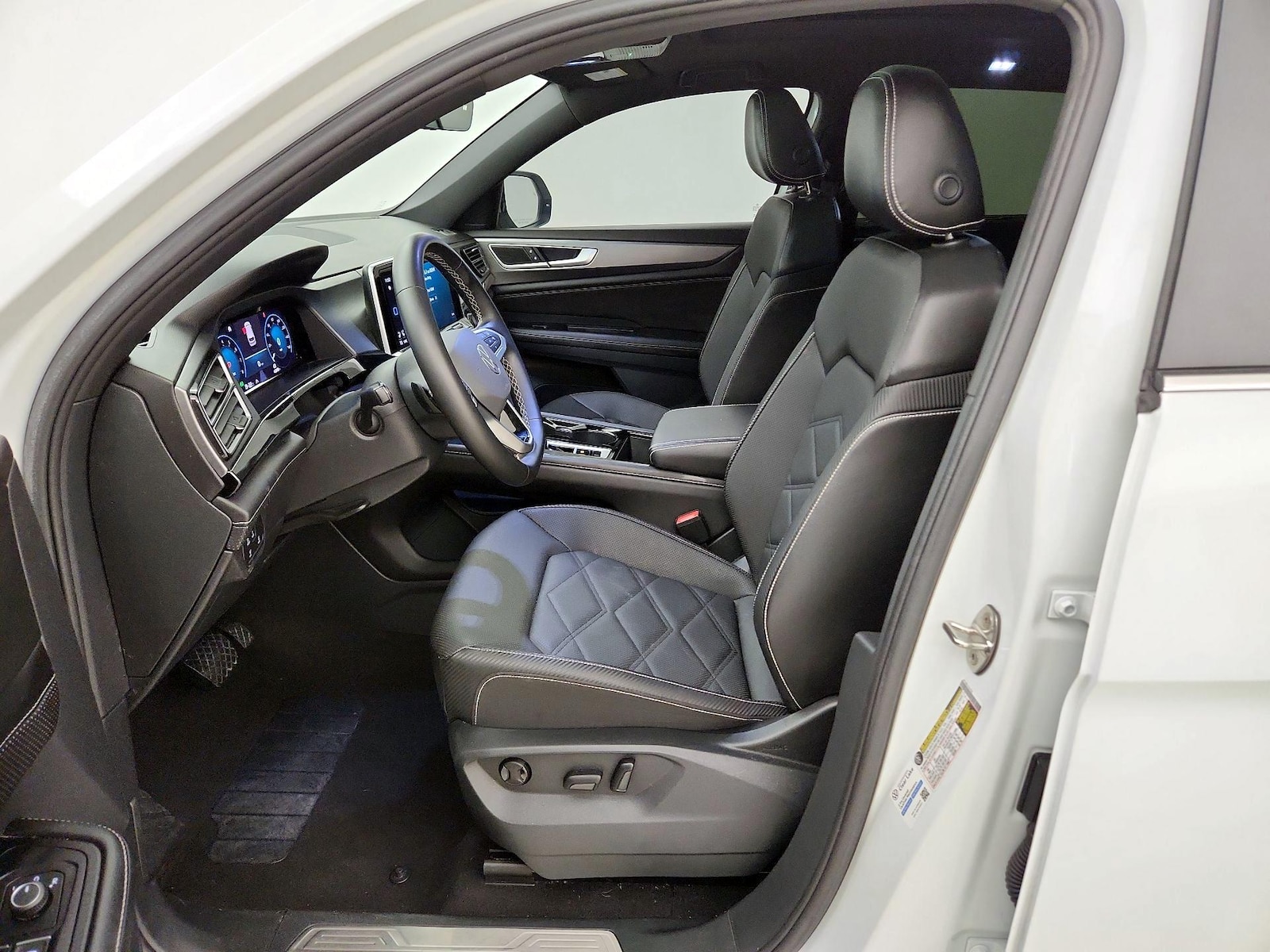 2024 Volkswagen Atlas Cross Sport SE w/Tech - Photo 12