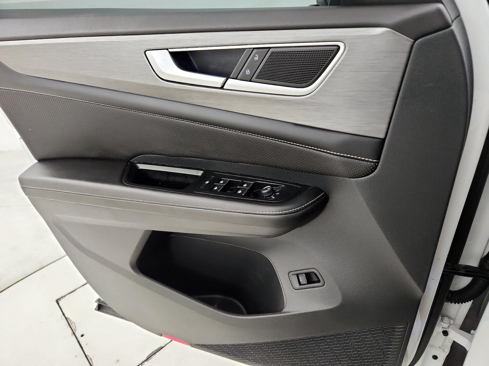 2024 Volkswagen Atlas Cross Sport SE w/Tech - Photo 13