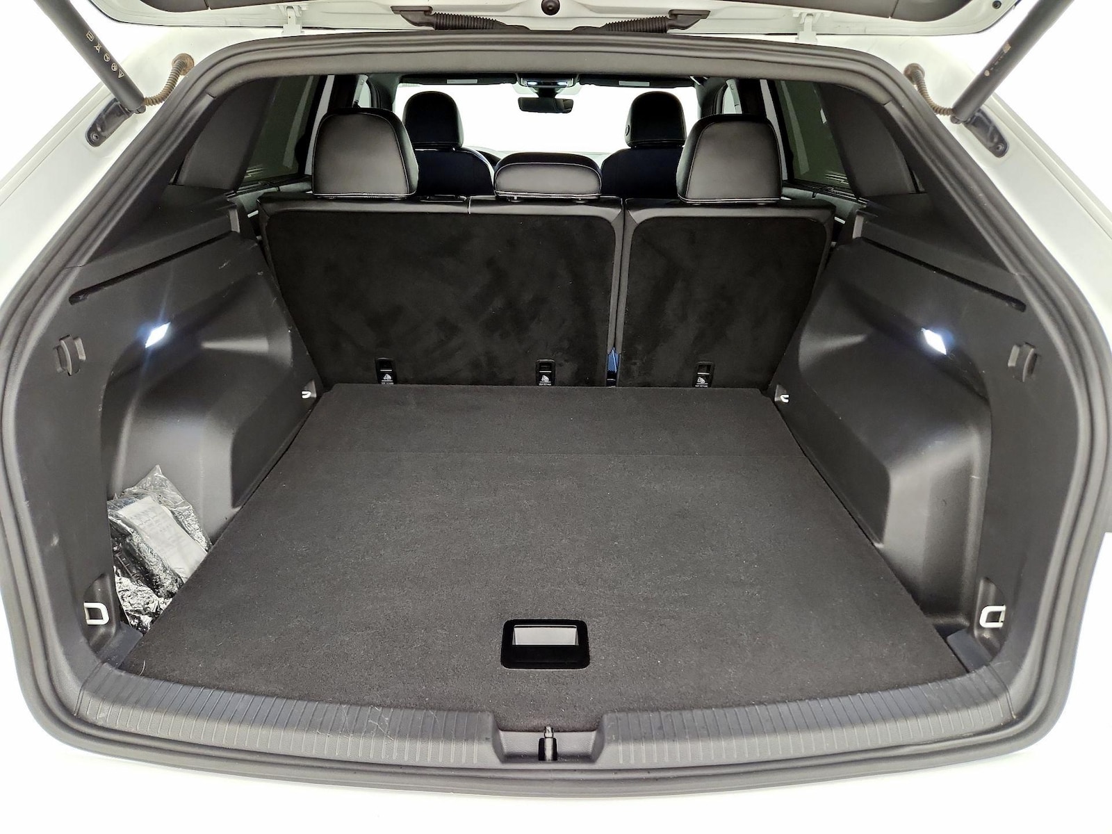 2024 Volkswagen Atlas Cross Sport SE w/Tech - Photo 22