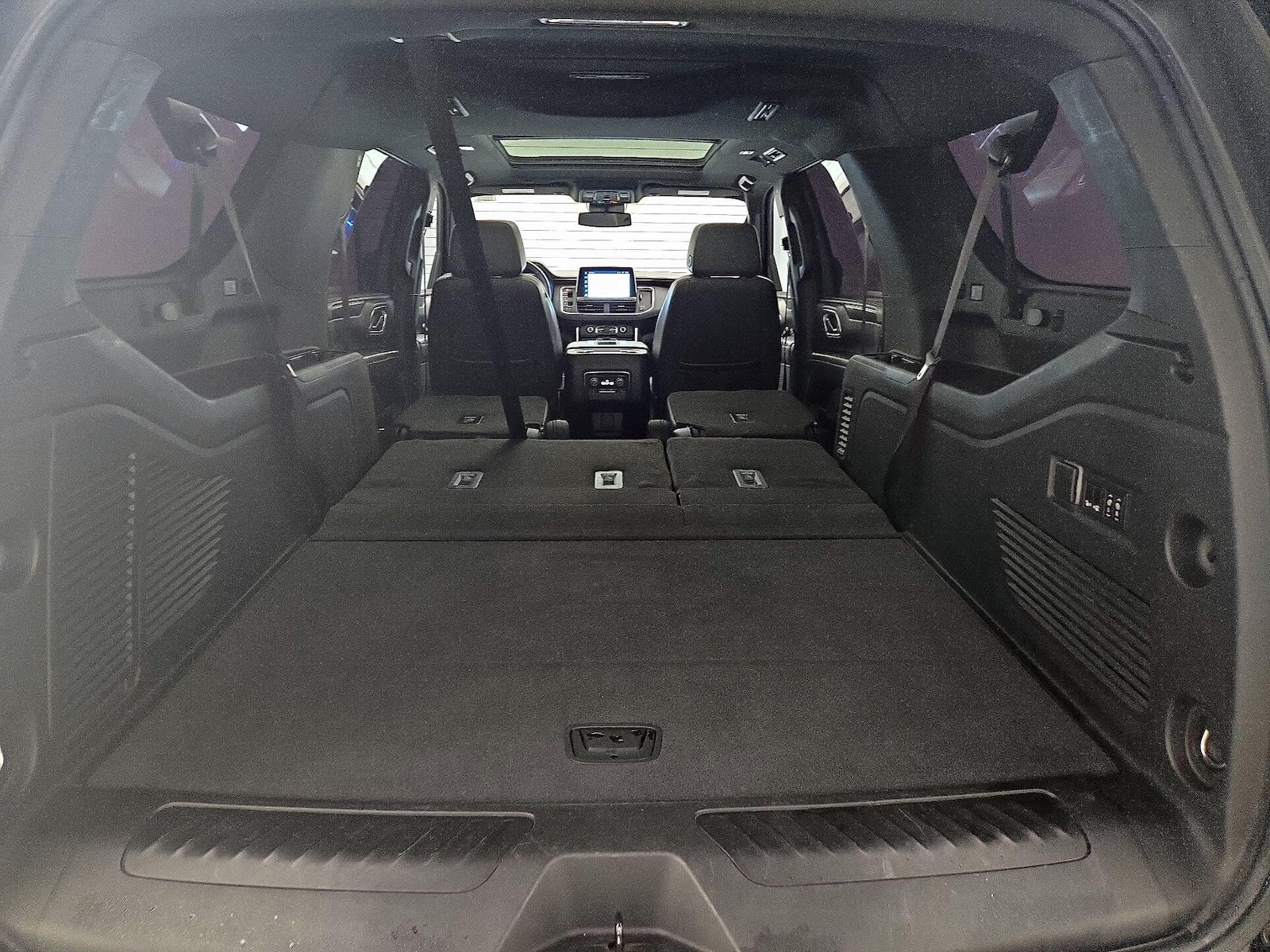 2023 Chevrolet Suburban LT - Photo 25