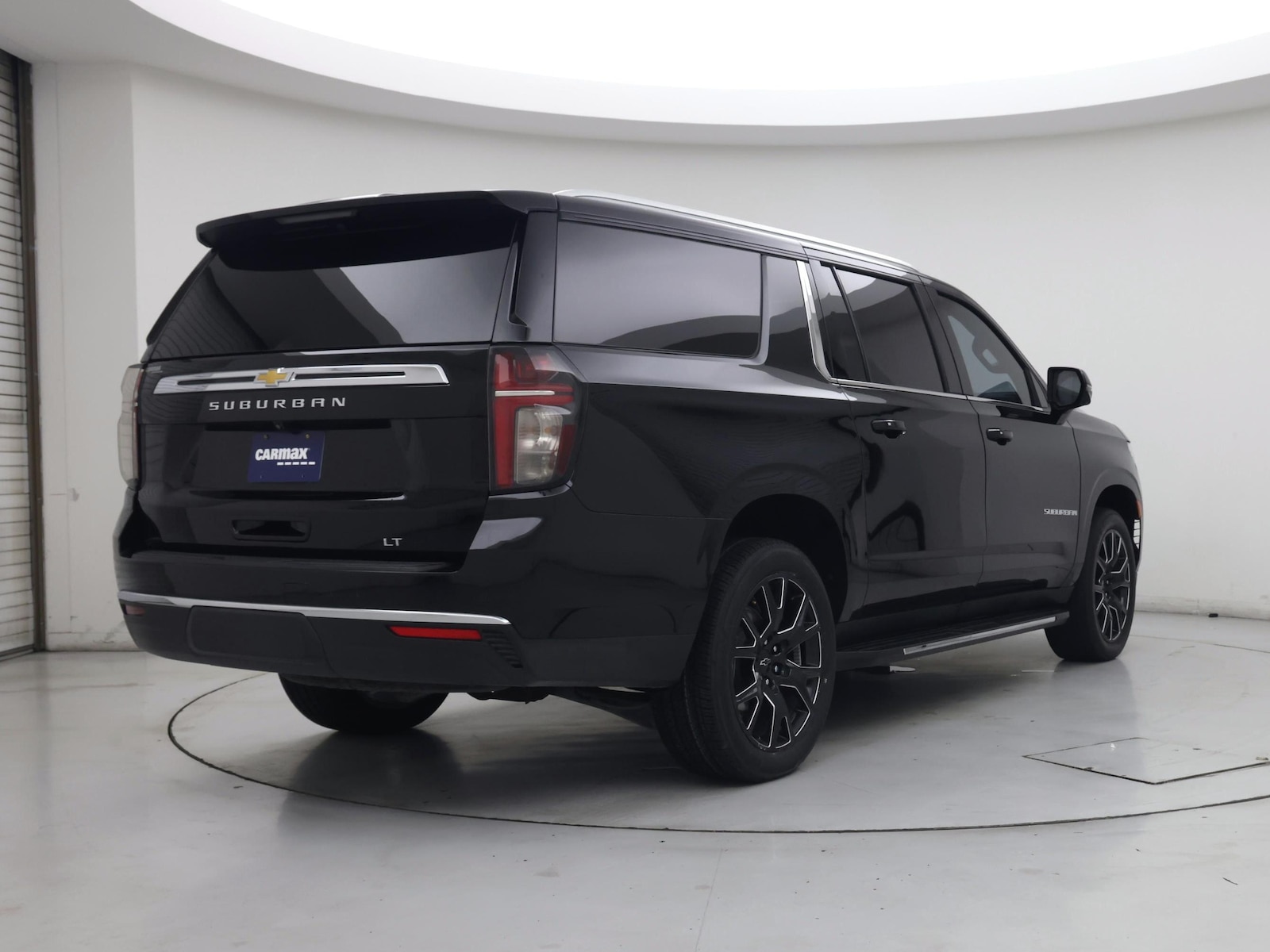 2023 Chevrolet Suburban LT - Photo 9