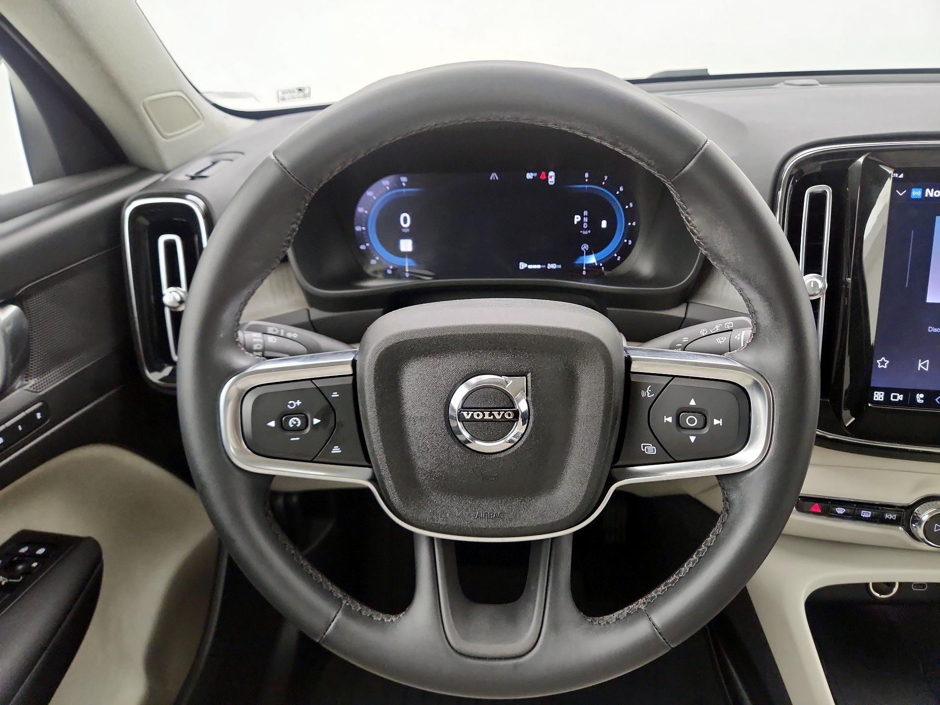 Thumbnail: 2023 Volvo XC40 - 10