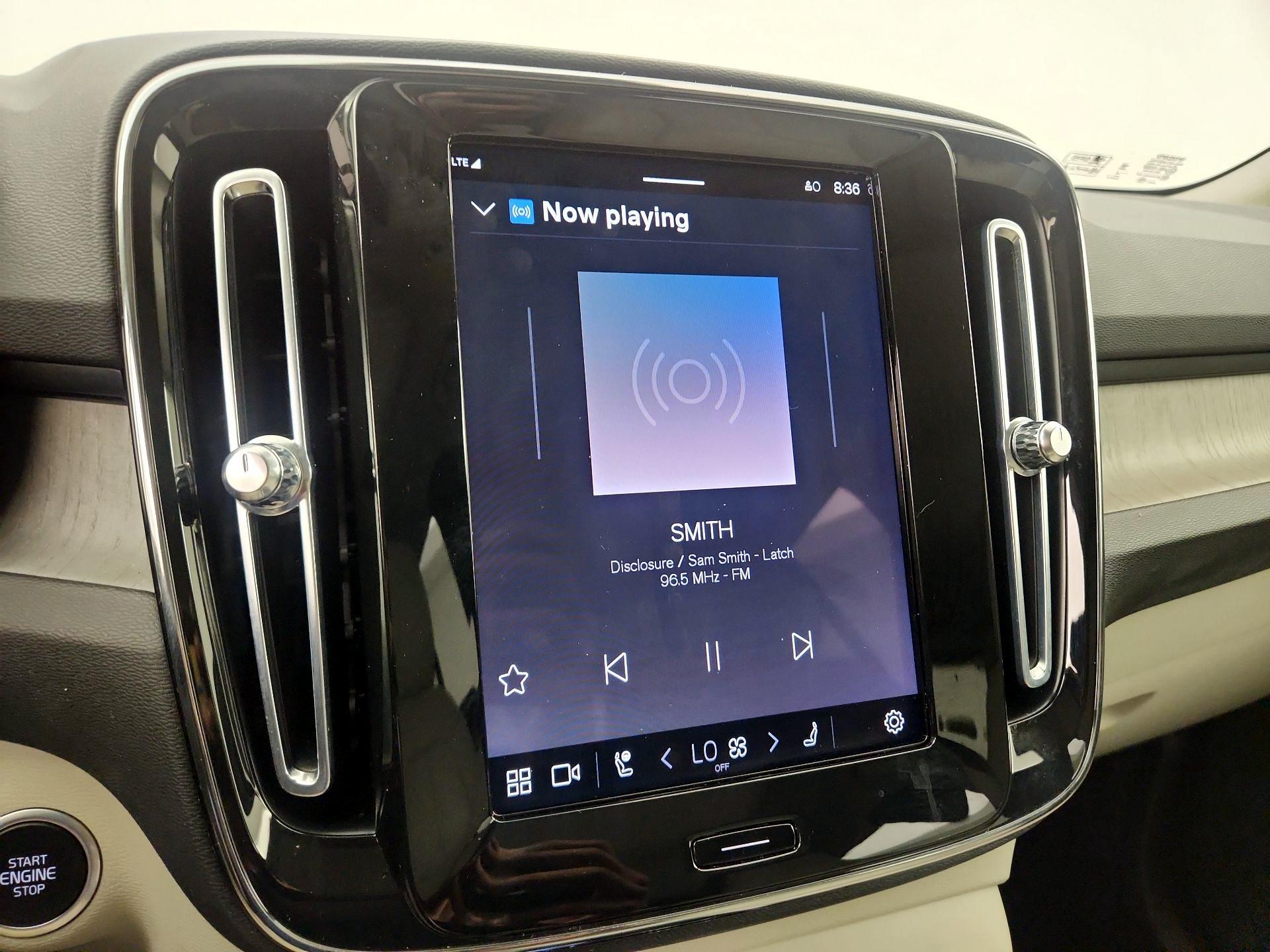 Thumbnail: 2023 Volvo XC40 - 15