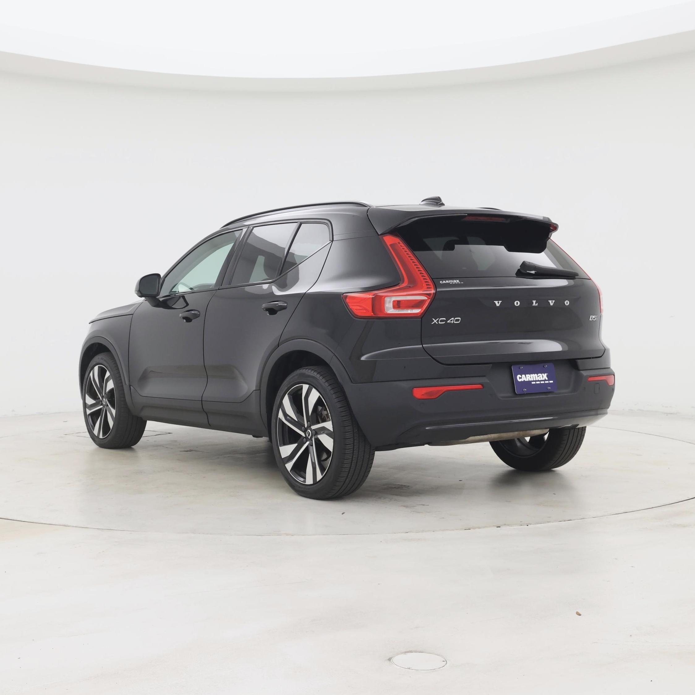 Thumbnail: 2023 Volvo XC40 - 2