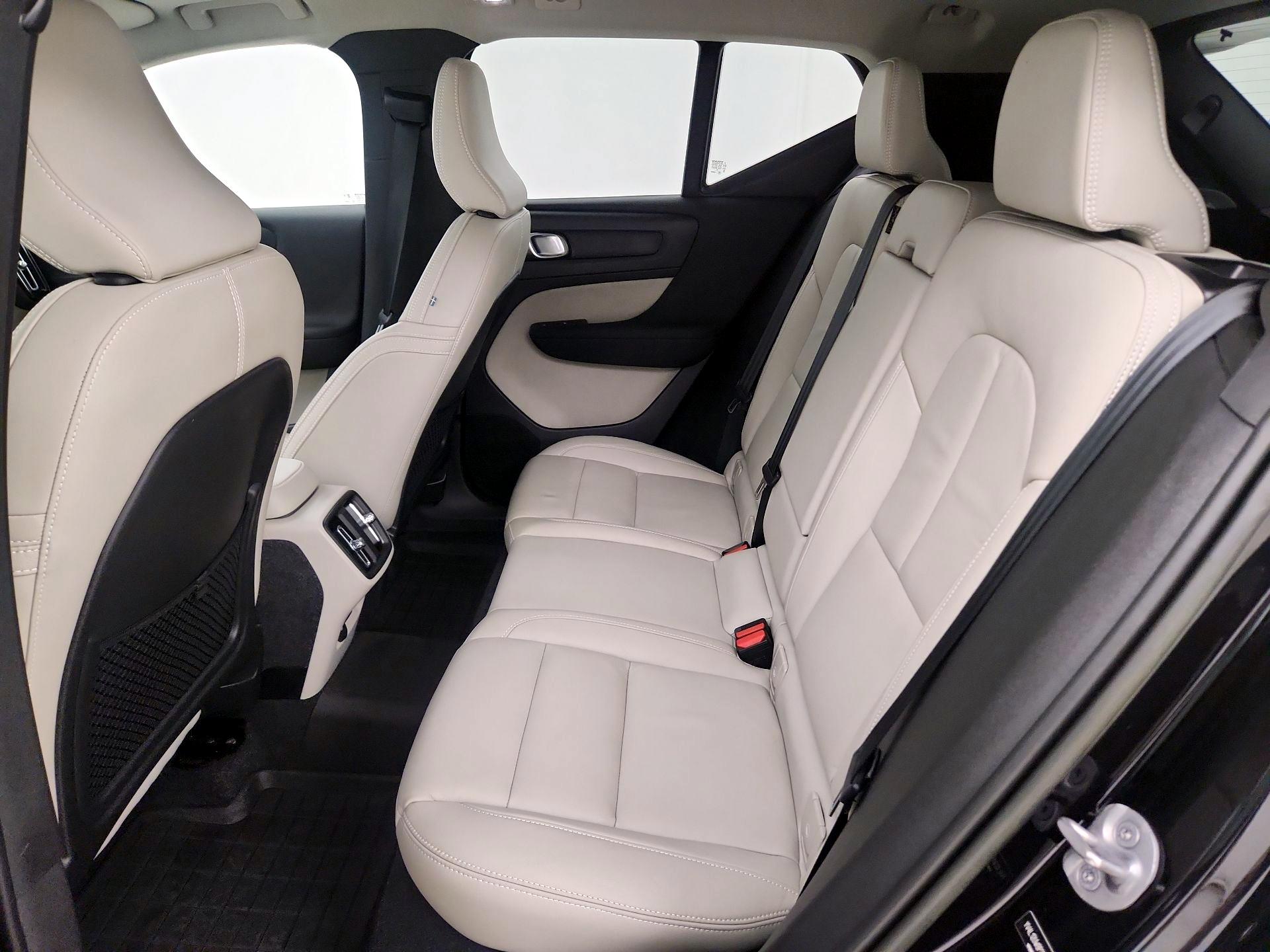 Thumbnail: 2023 Volvo XC40 - 20