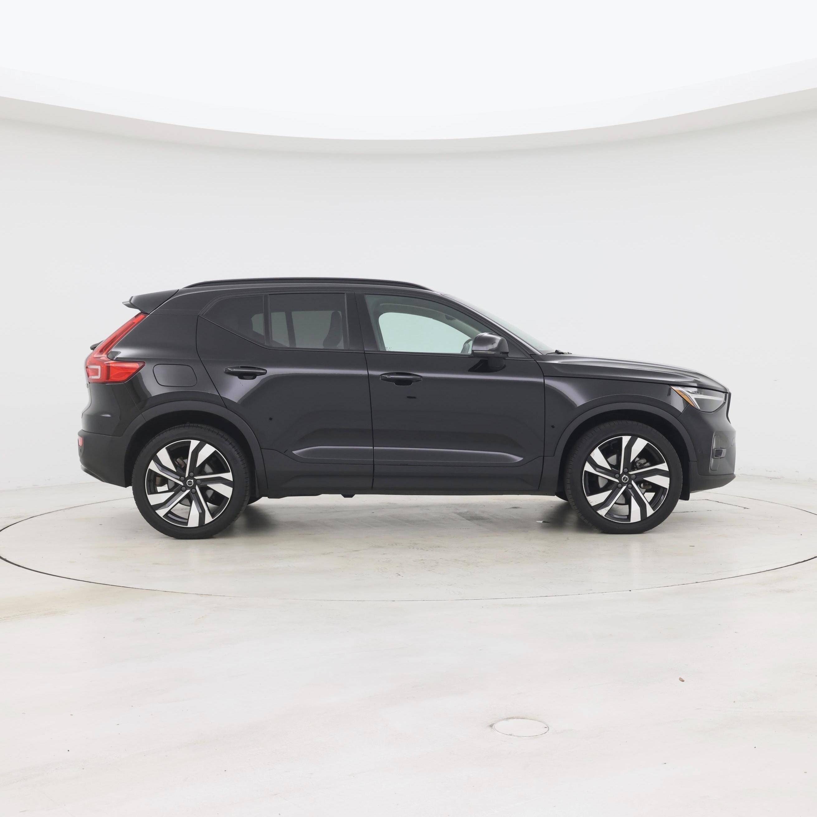 Thumbnail: 2023 Volvo XC40 - 7