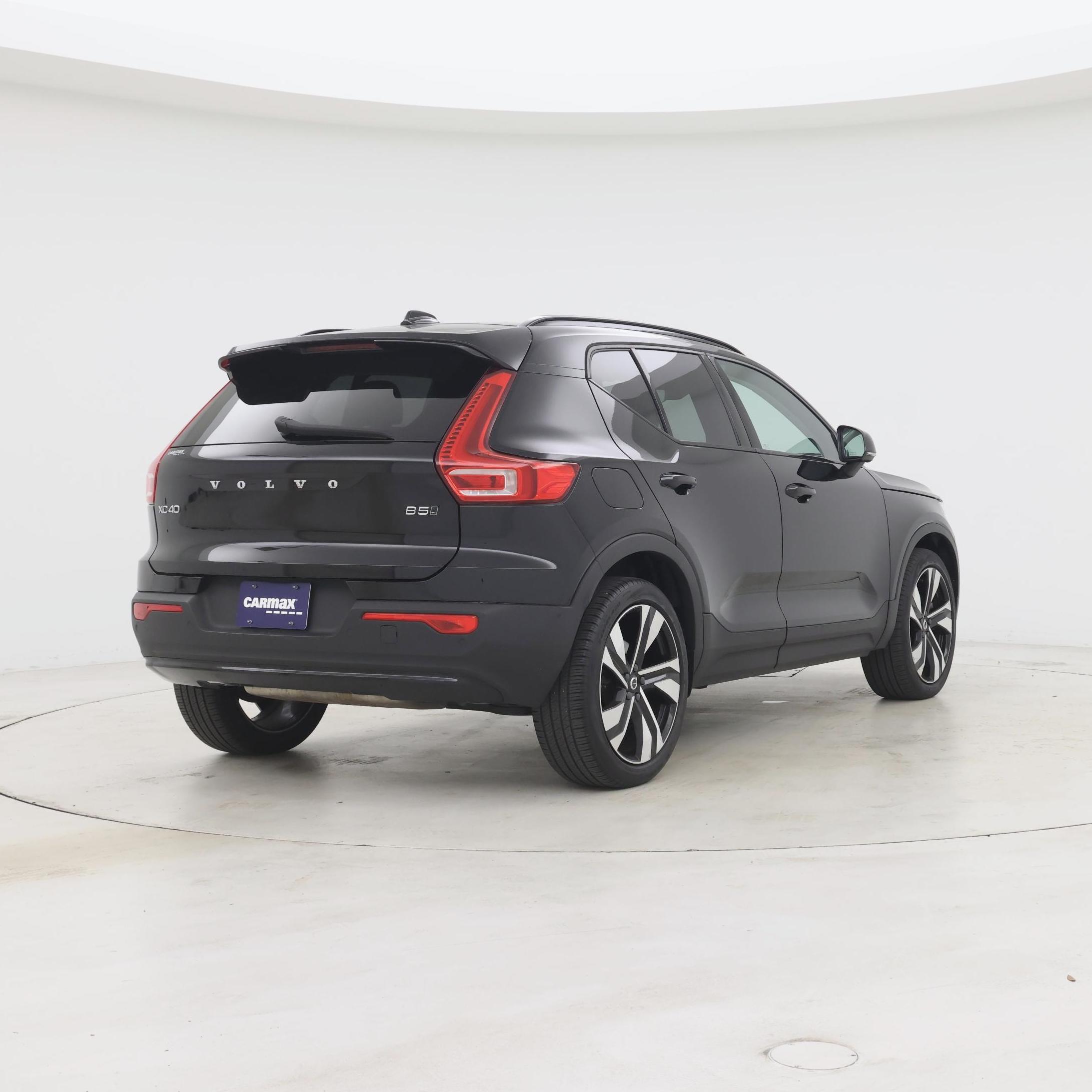 Thumbnail: 2023 Volvo XC40 - 8