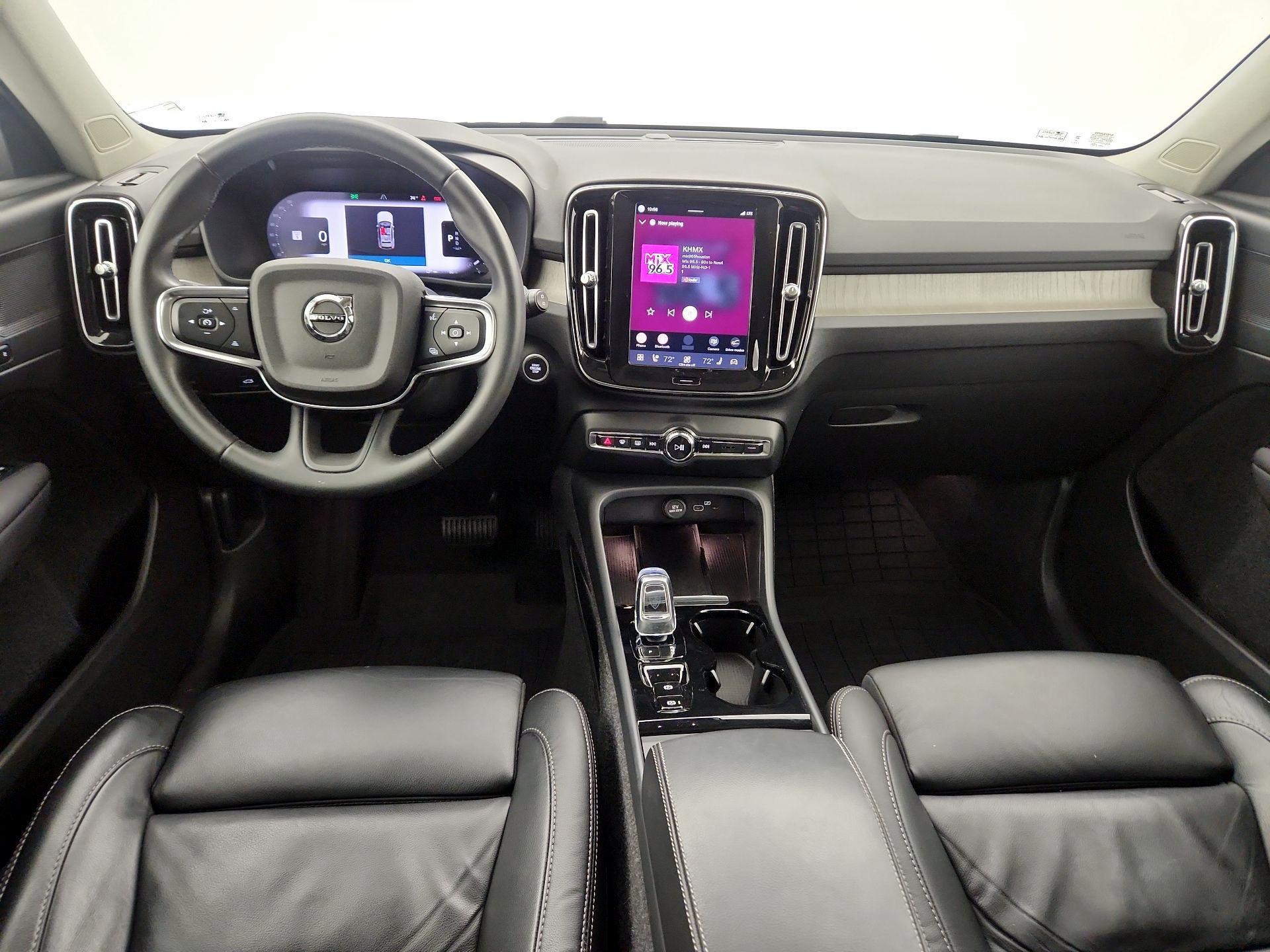 Thumbnail: 2023 Volvo XC40 - 9