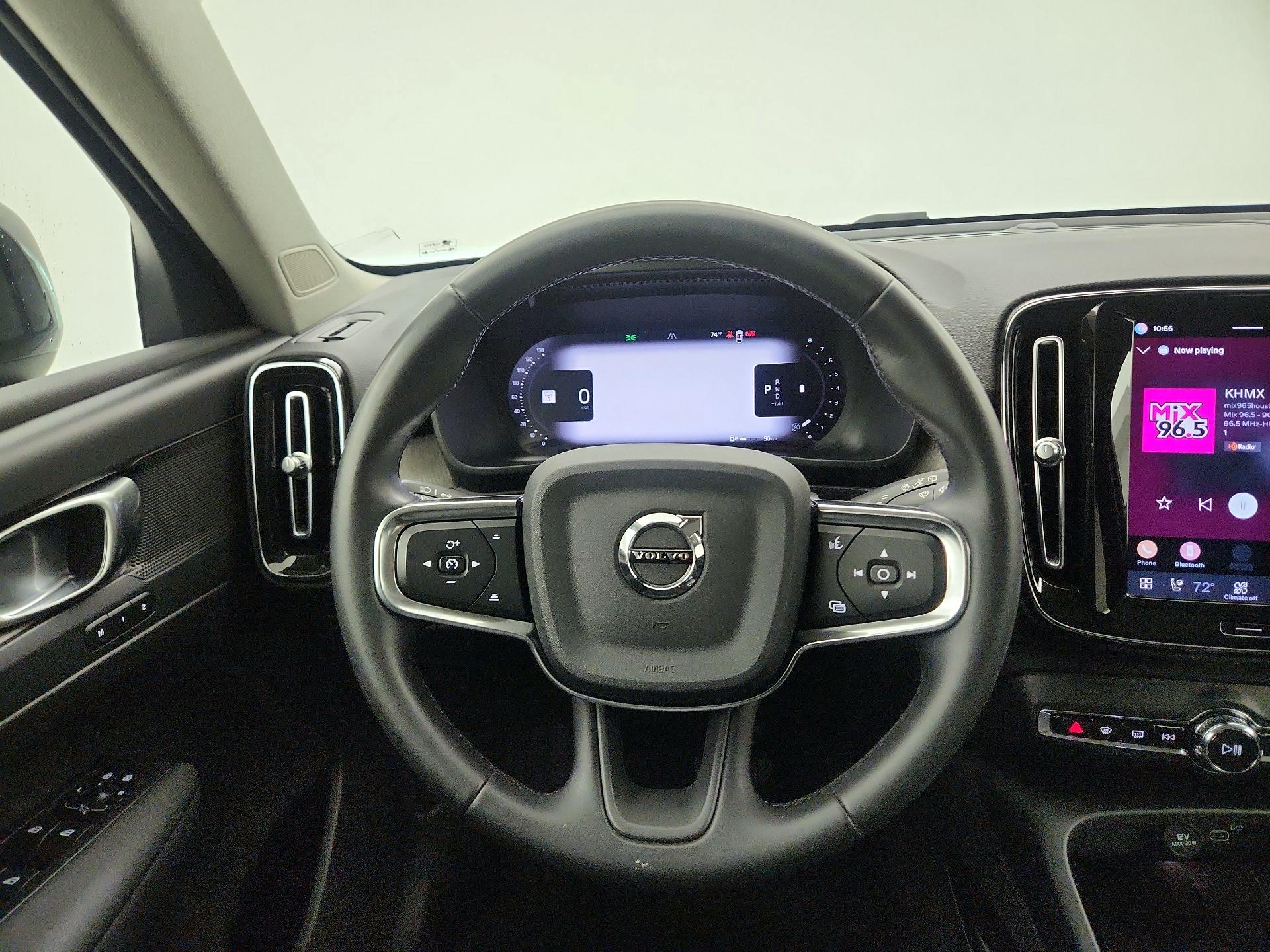 Thumbnail: 2023 Volvo XC40 - 10