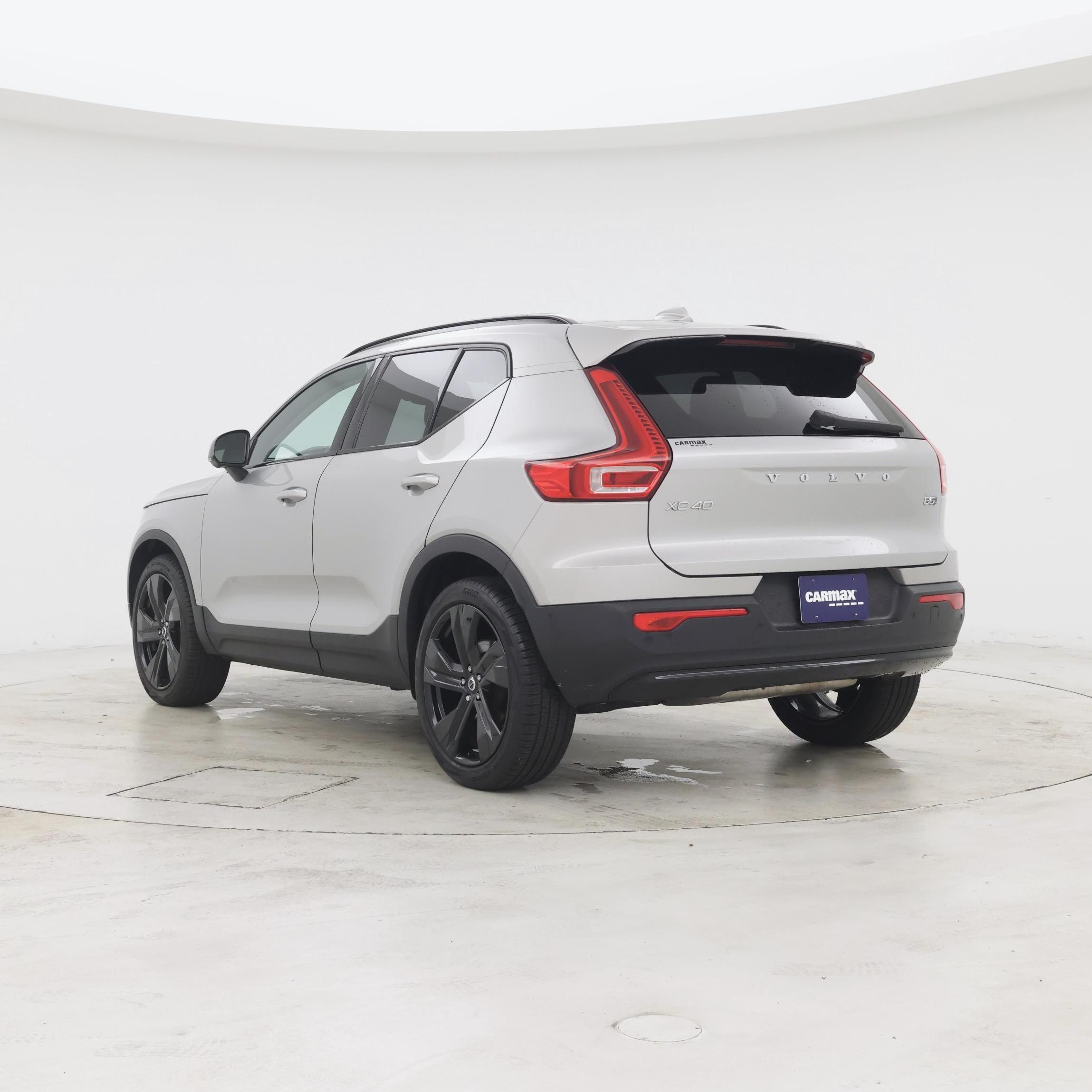 Thumbnail: 2023 Volvo XC40 - 2