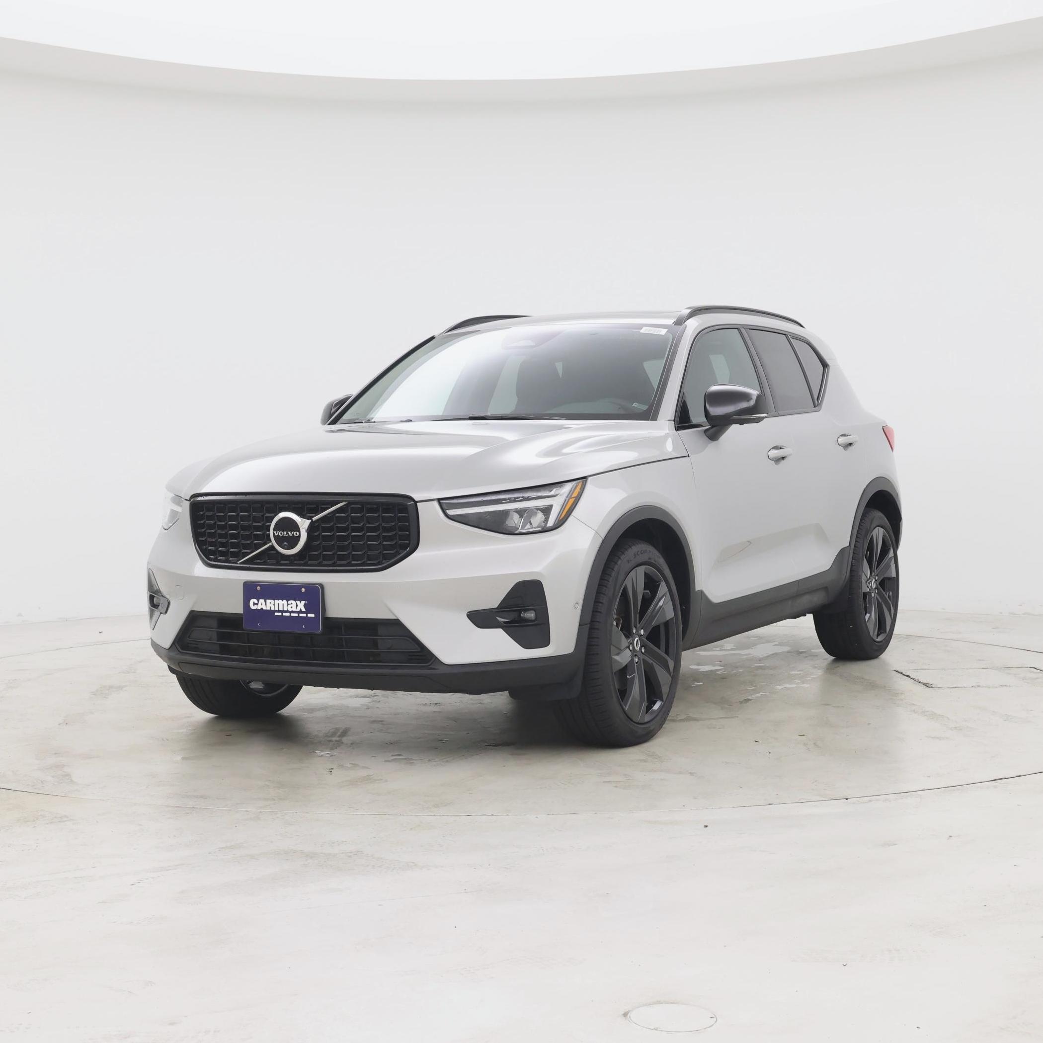 Thumbnail: 2023 Volvo XC40 - 4