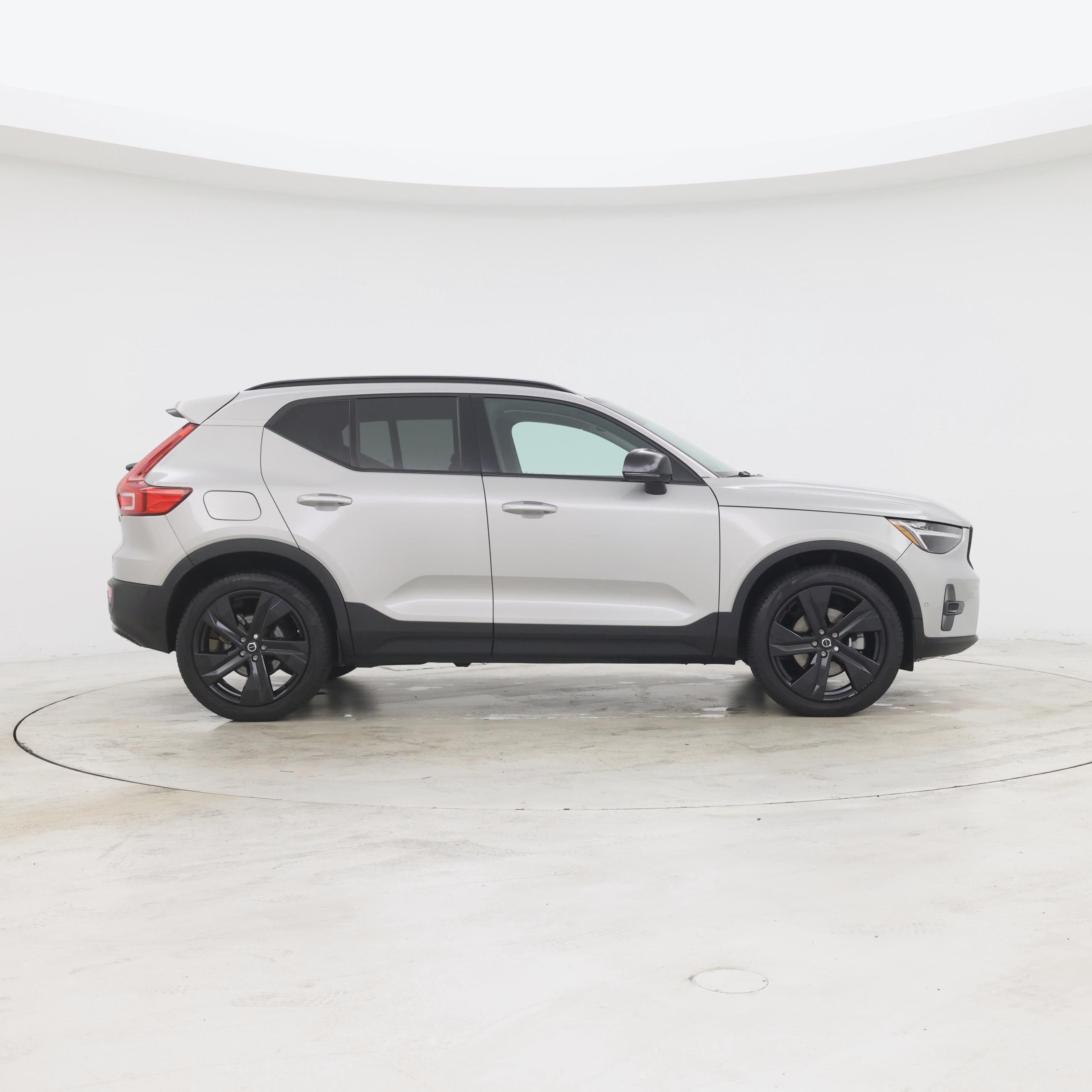 Thumbnail: 2023 Volvo XC40 - 7