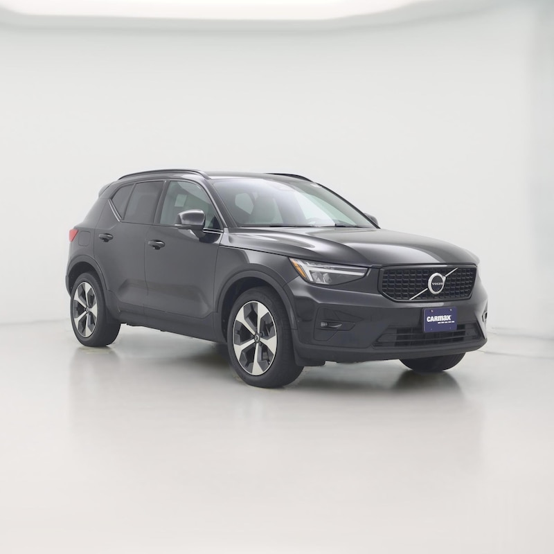2023 Volvo XC40 B5 Plus Dark Theme