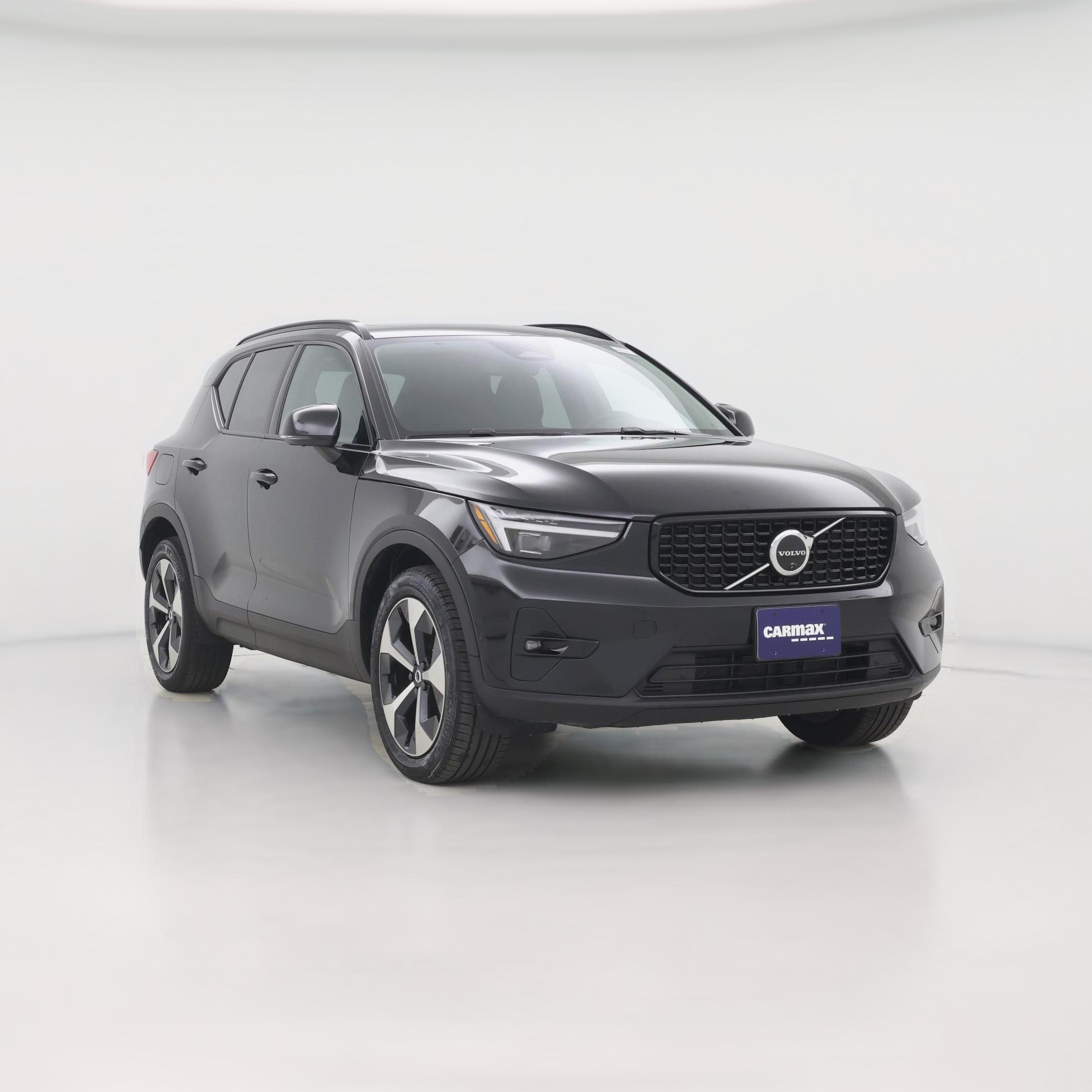 Thumbnail: 2026 Volvo XC40 - 1