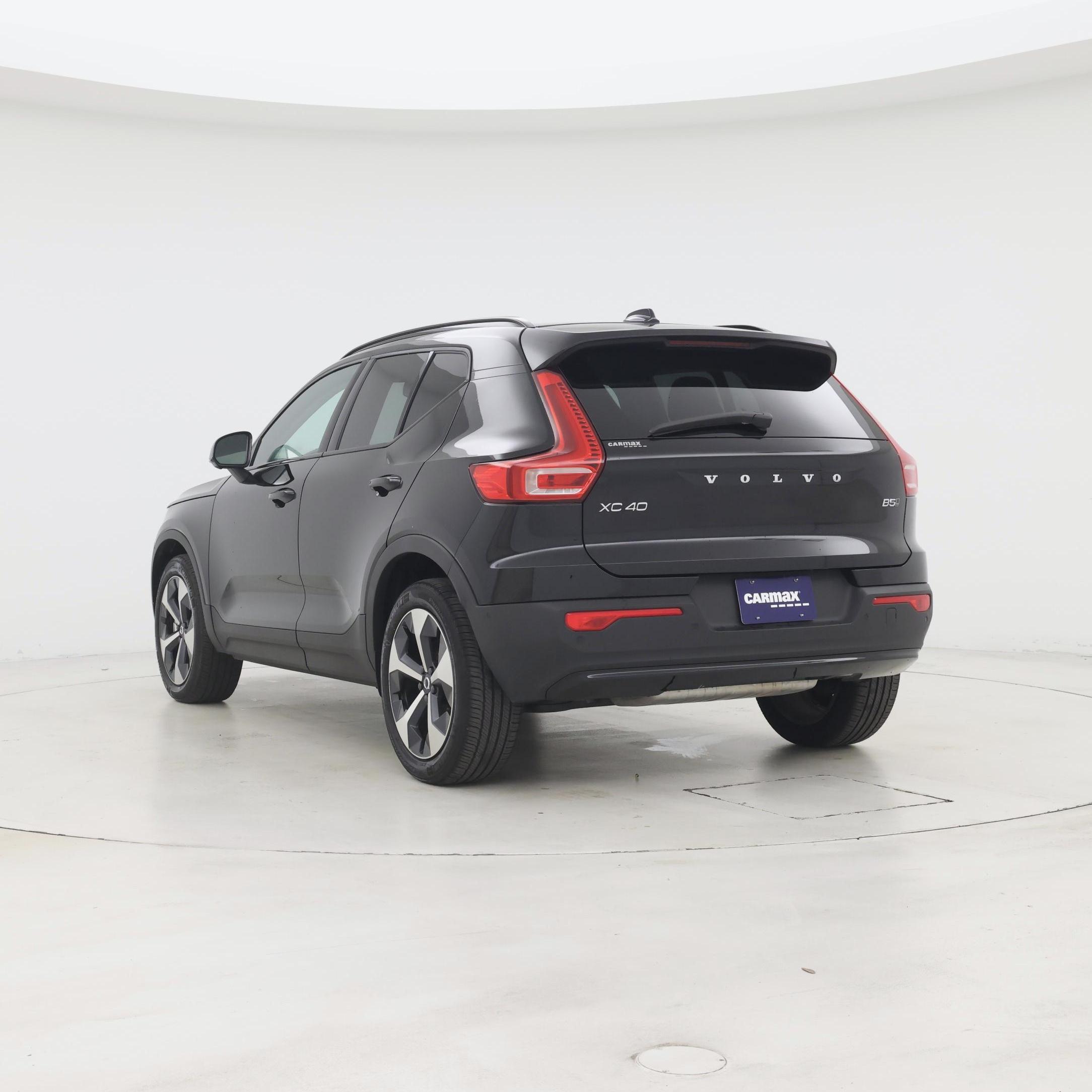 Thumbnail: 2026 Volvo XC40 - 2