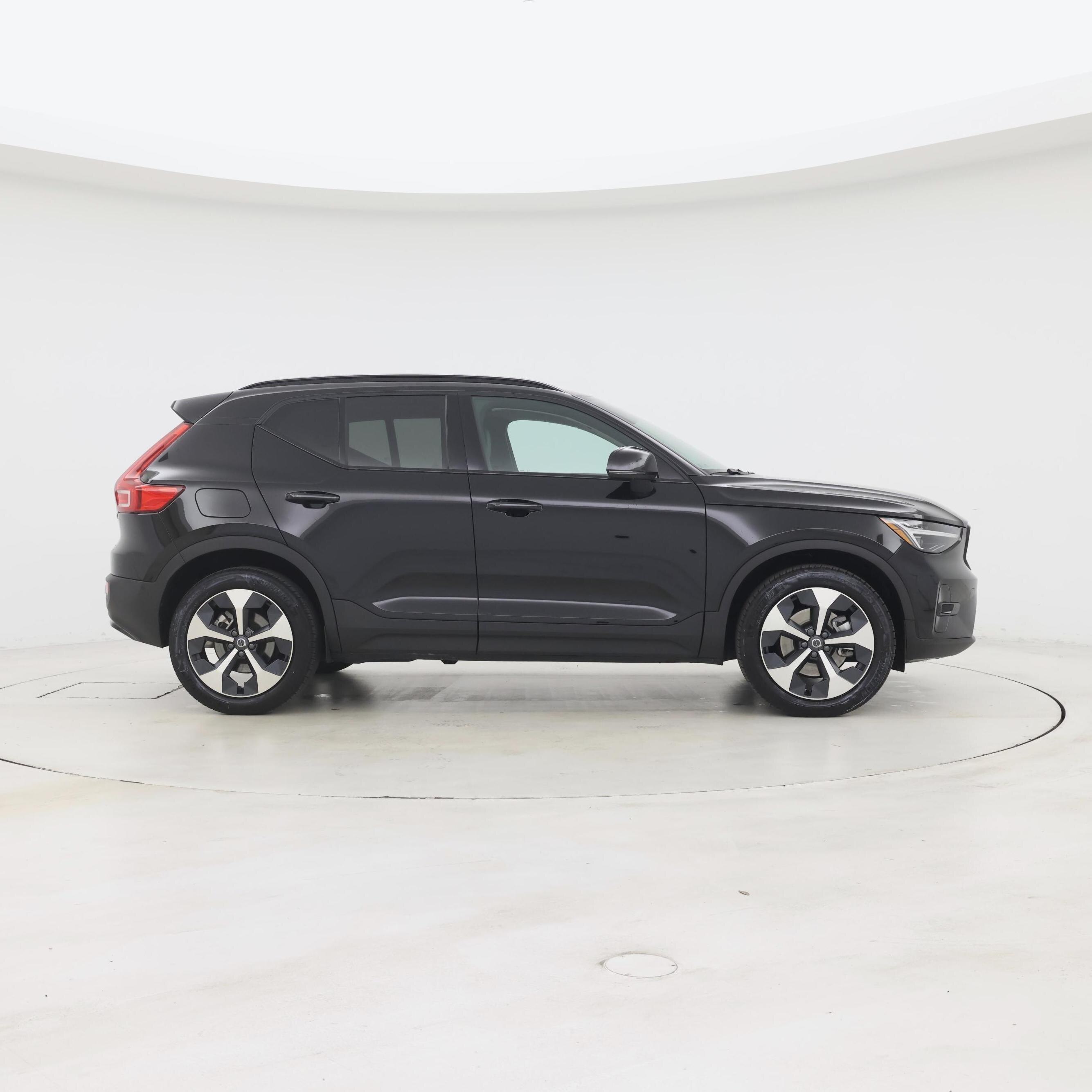Thumbnail: 2026 Volvo XC40 - 7