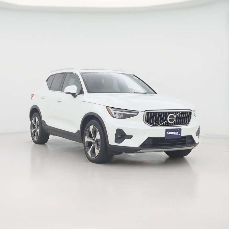 2023 Volvo XC40 B5 Plus Bright Theme