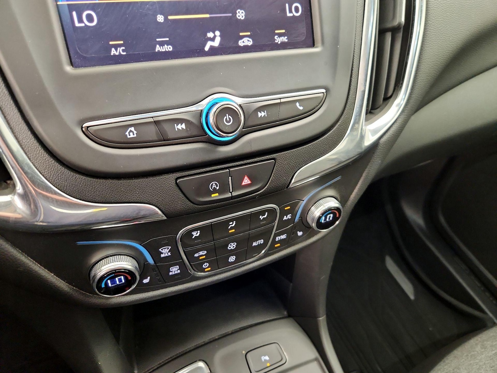 2022 Chevrolet Equinox LT - Photo 17
