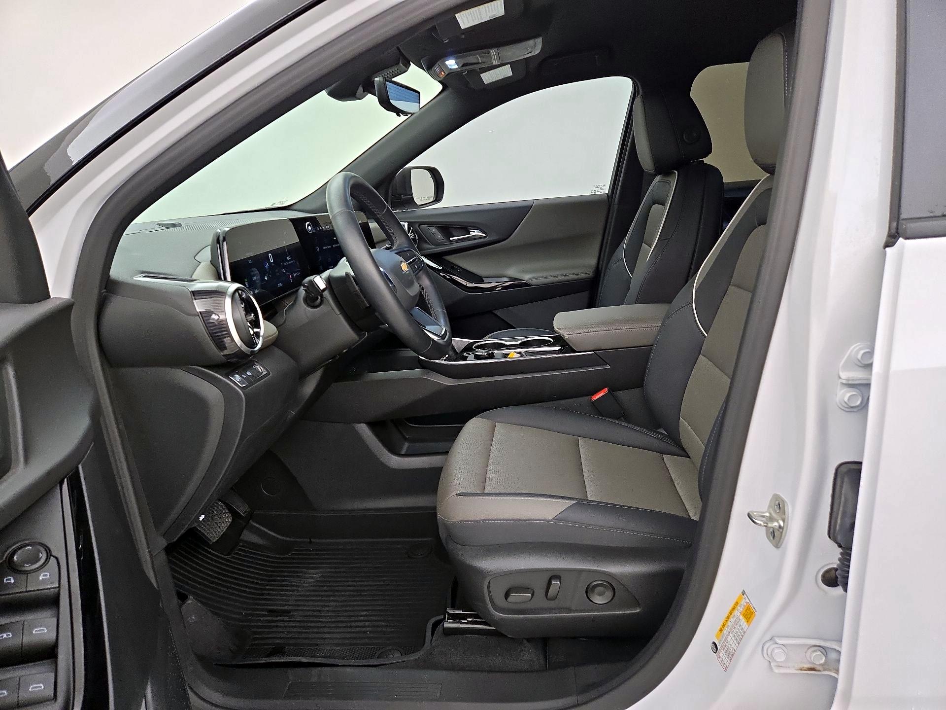 Thumbnail: 2026 Chevrolet Equinox - 11
