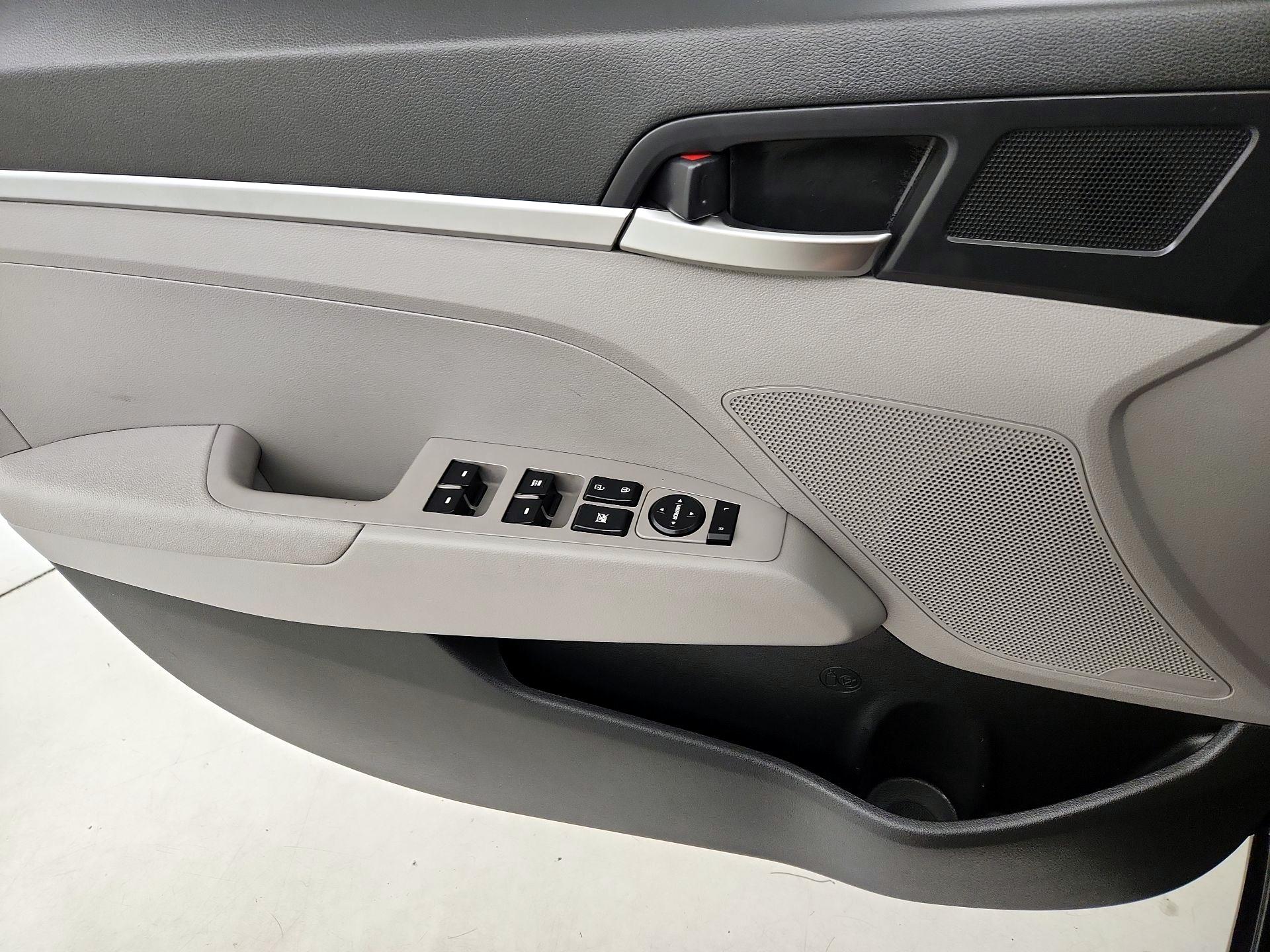Thumbnail: 2020 Hyundai Elantra - 12