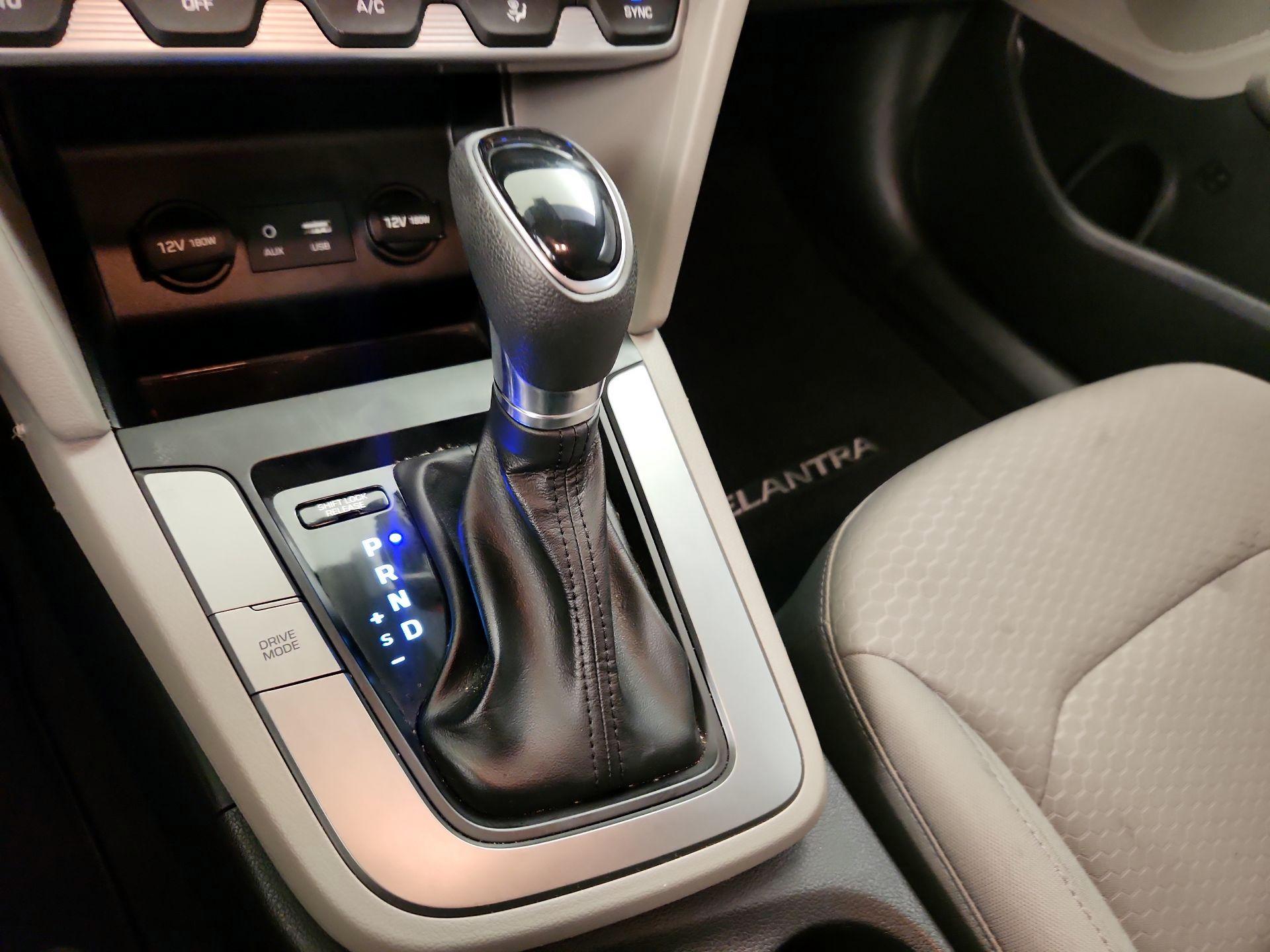 Thumbnail: 2020 Hyundai Elantra - 17