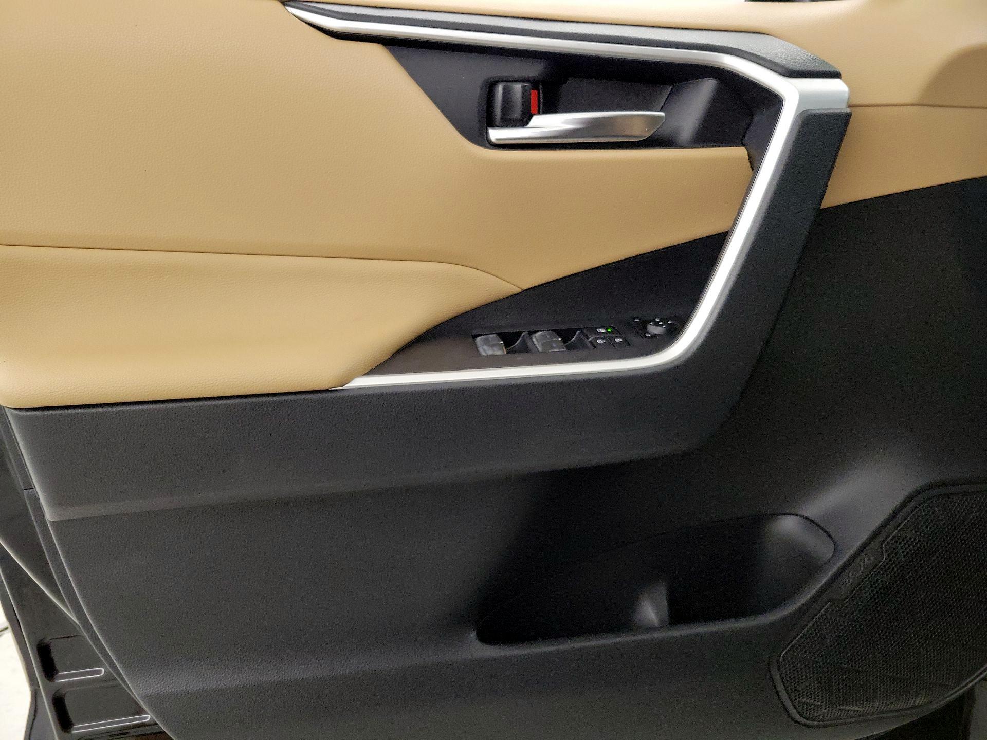 Thumbnail: 2025 Toyota RAV4 - 12