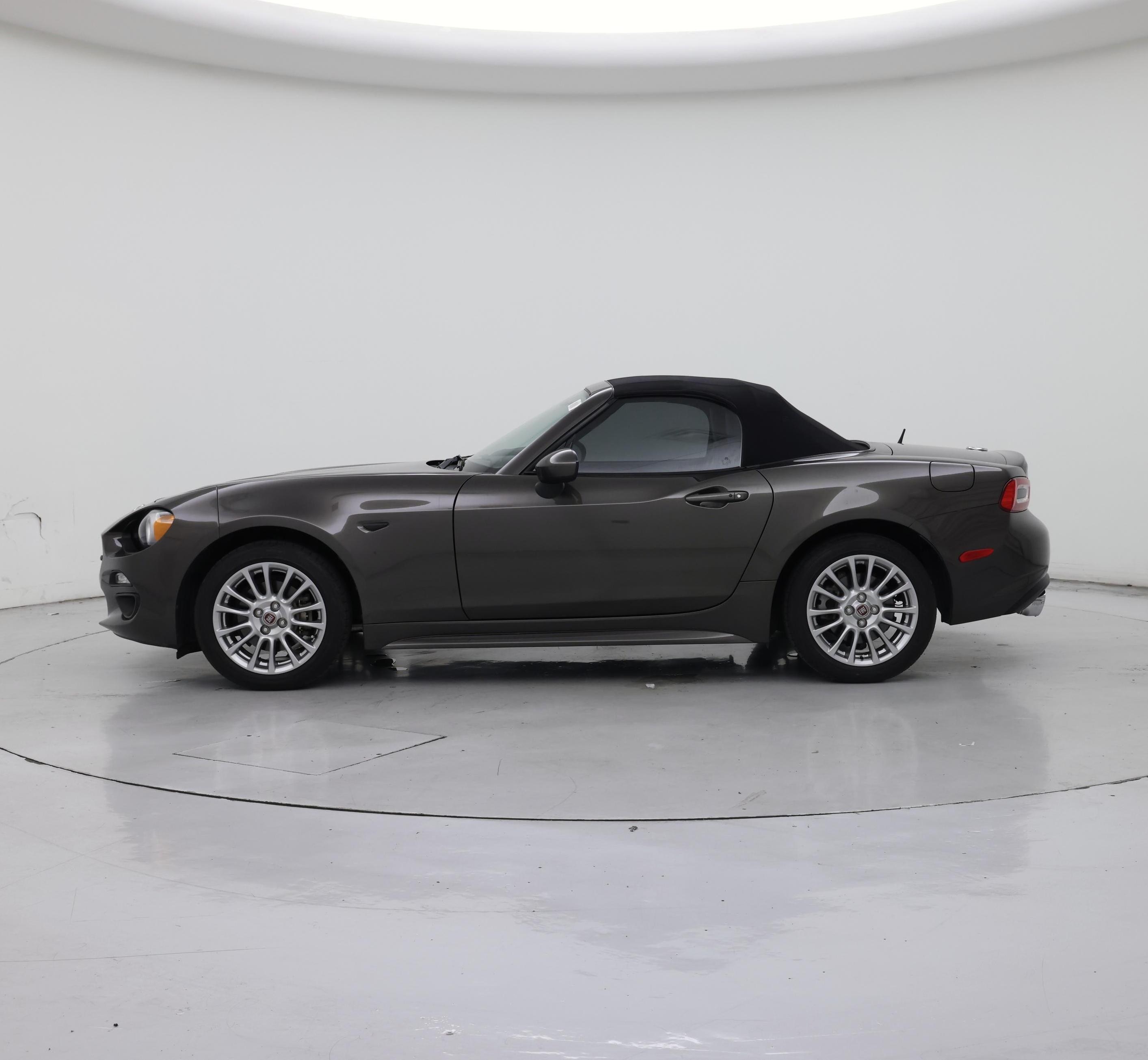 Thumbnail: 2017 Fiat 124 Spider - 3