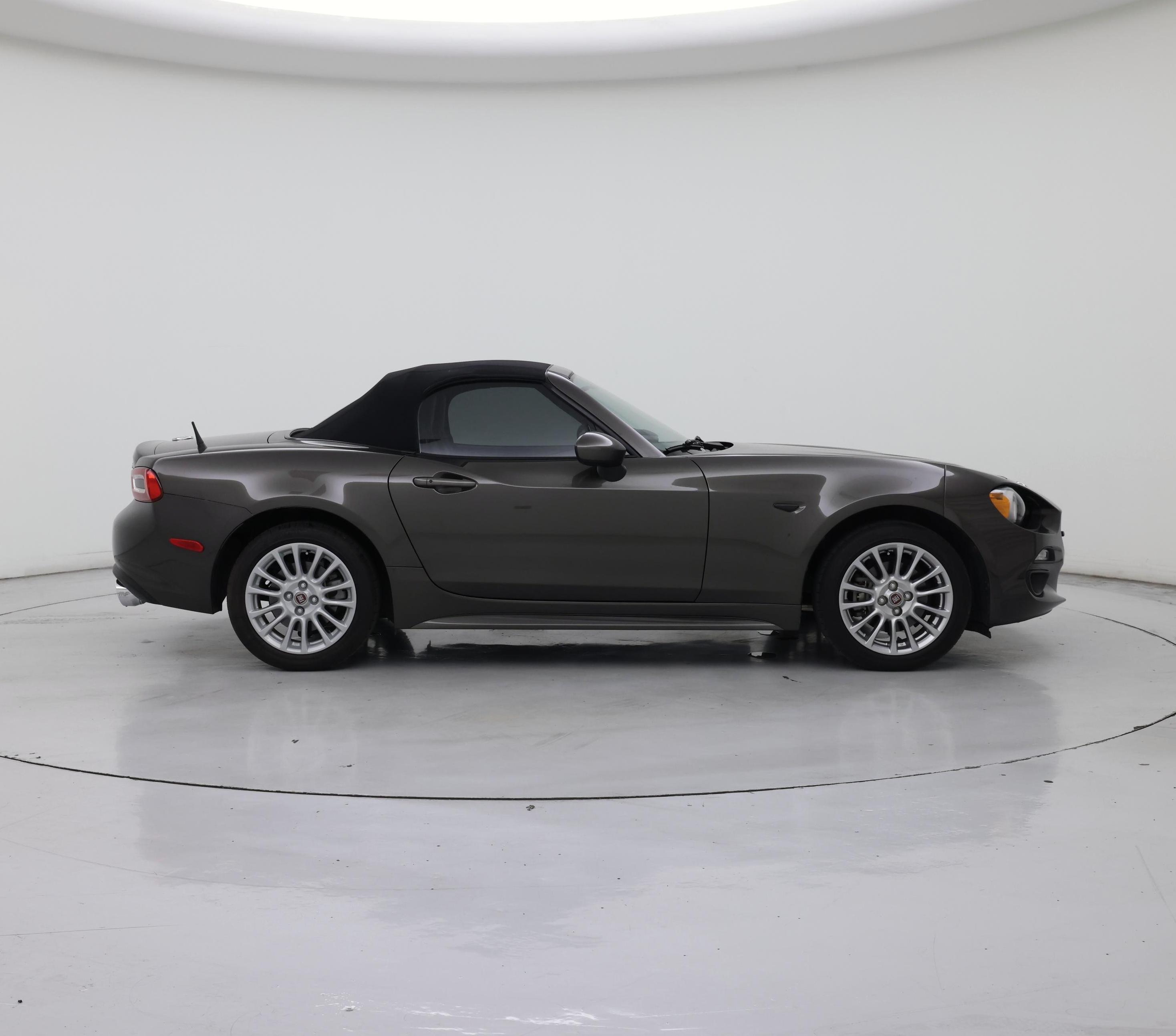 Thumbnail: 2017 Fiat 124 Spider - 7