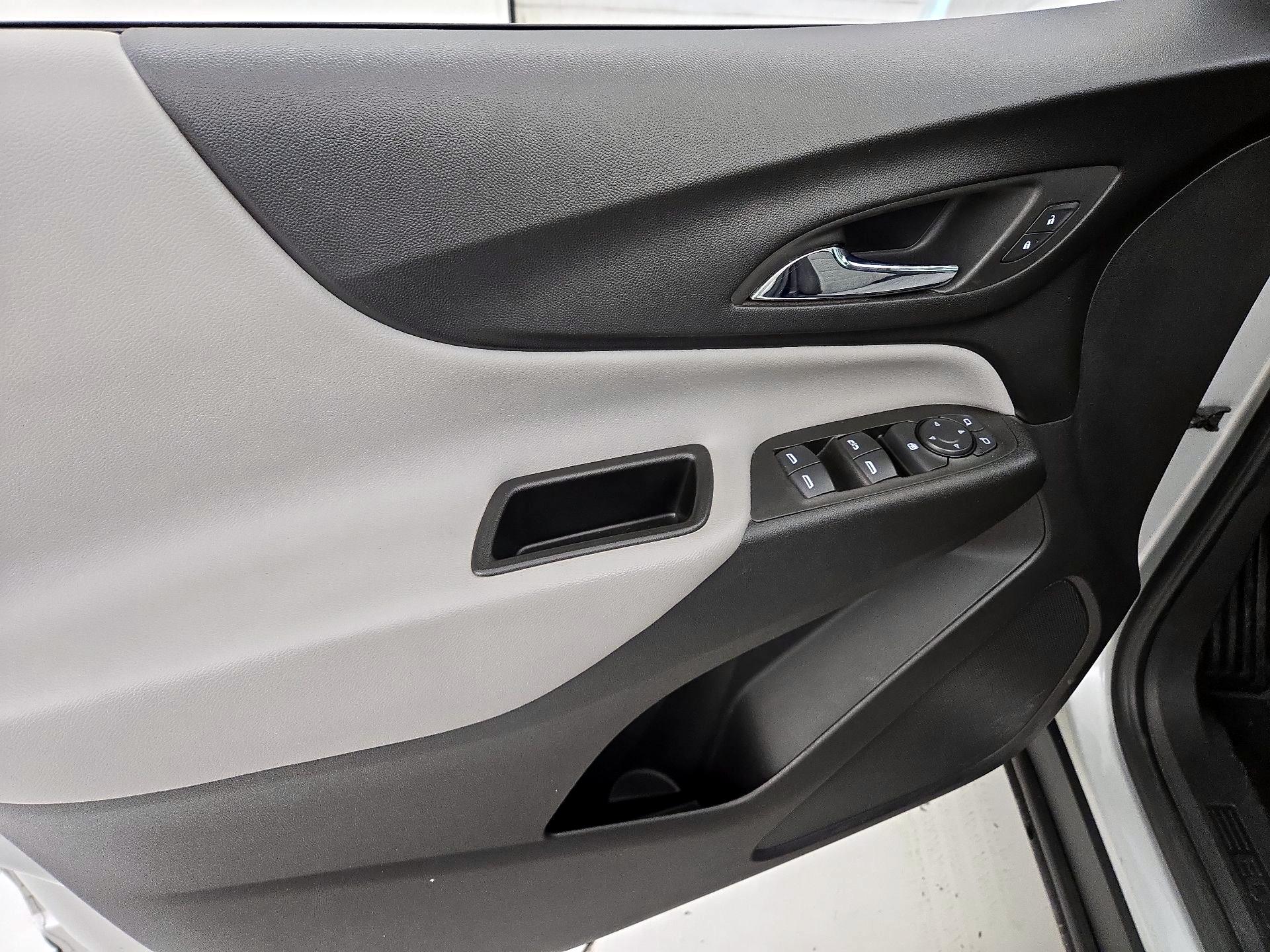 Thumbnail: 2022 Chevrolet Equinox - 12