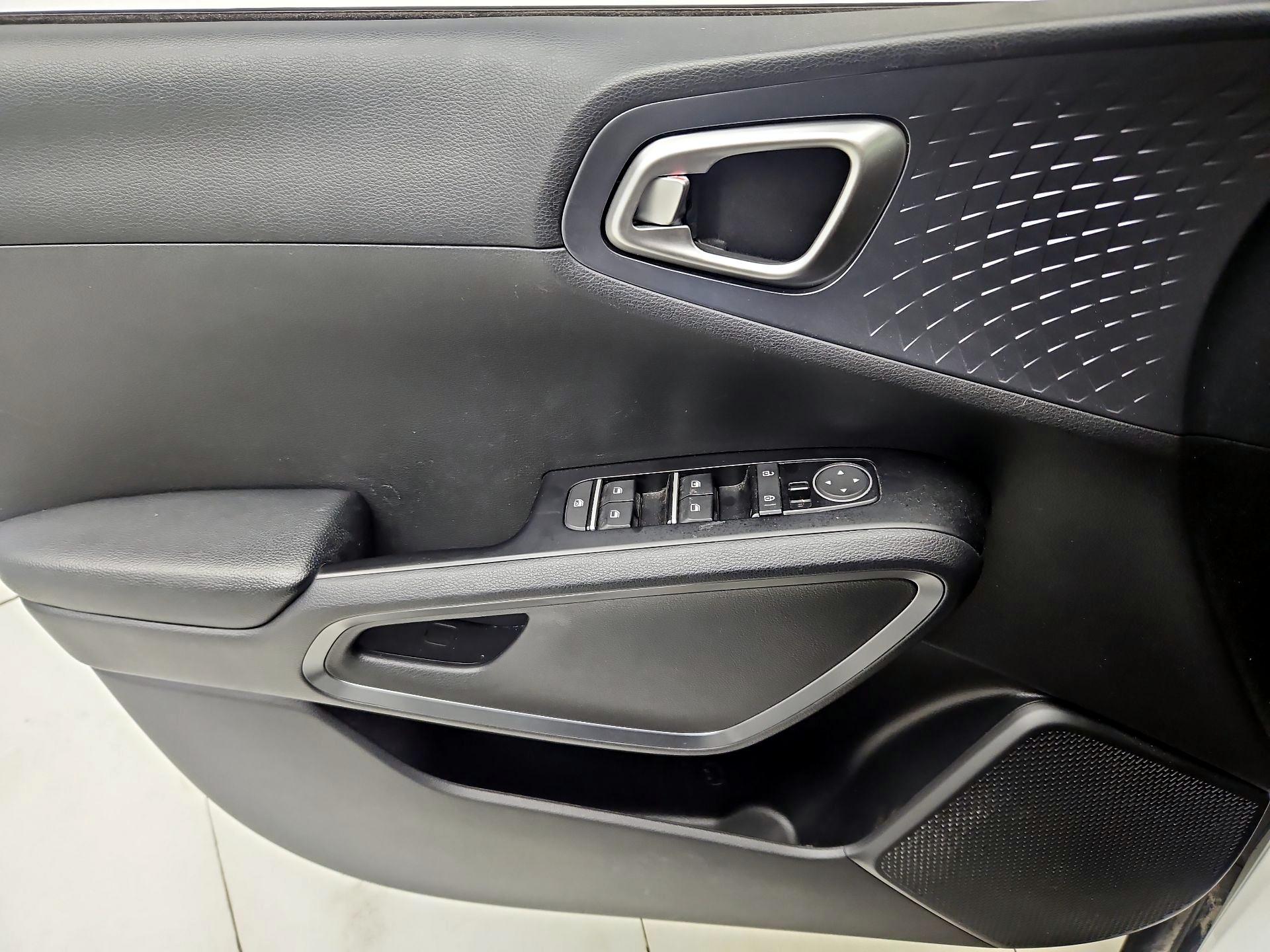 Thumbnail: 2020 Kia Soul - 12