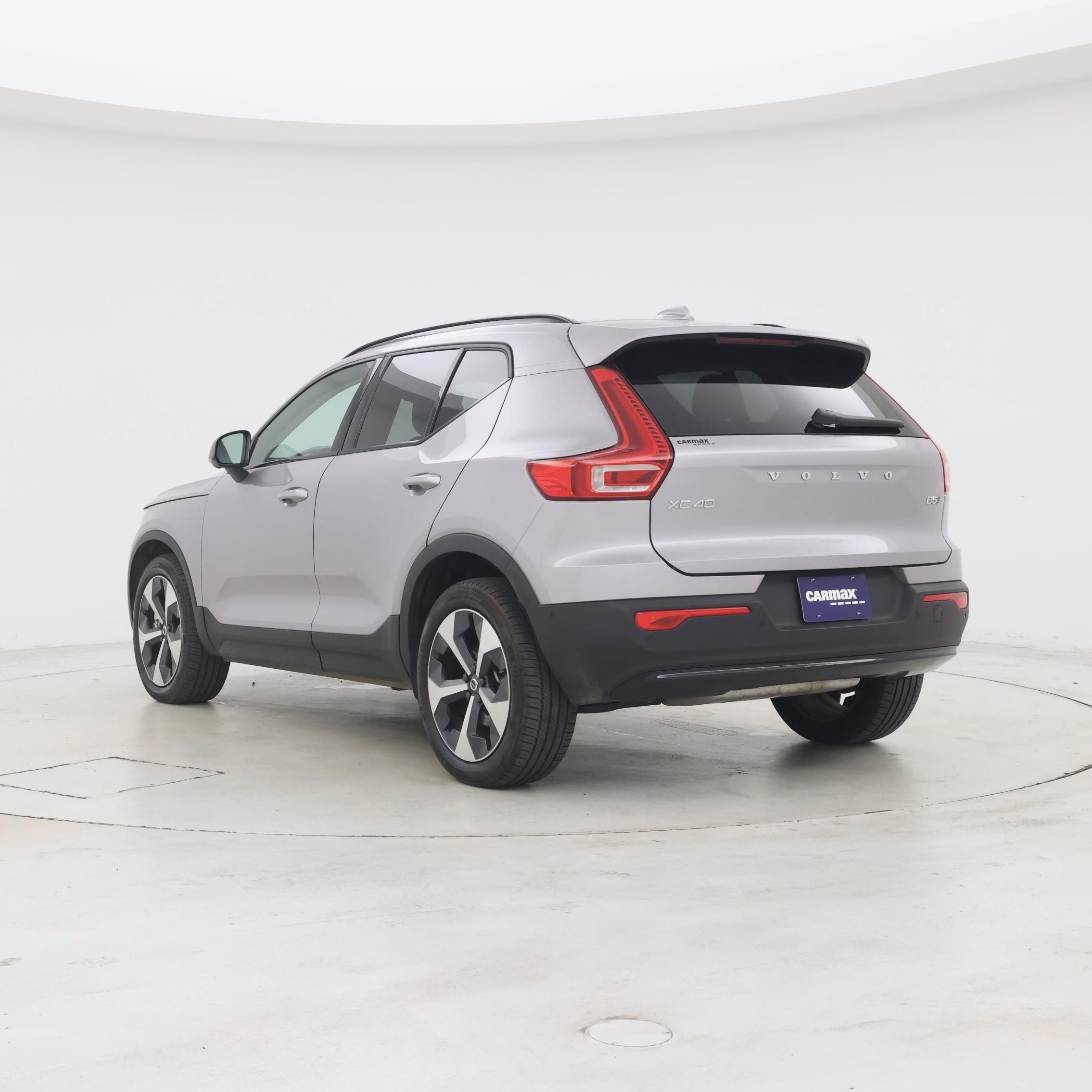 Thumbnail: 2026 Volvo XC40 - 2