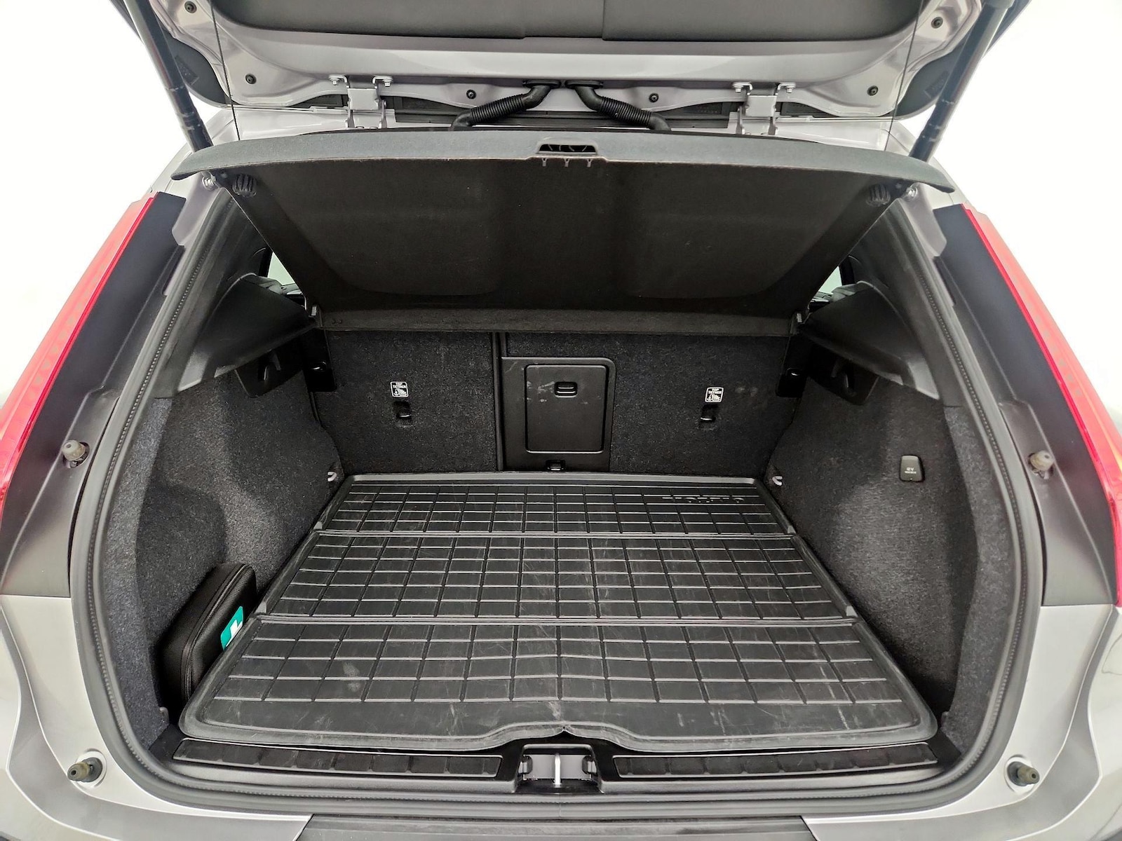 2026 Volvo XC40 Plus - Photo 23