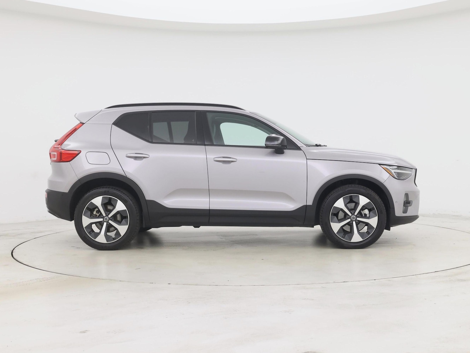2026 Volvo XC40 Plus - Photo 8