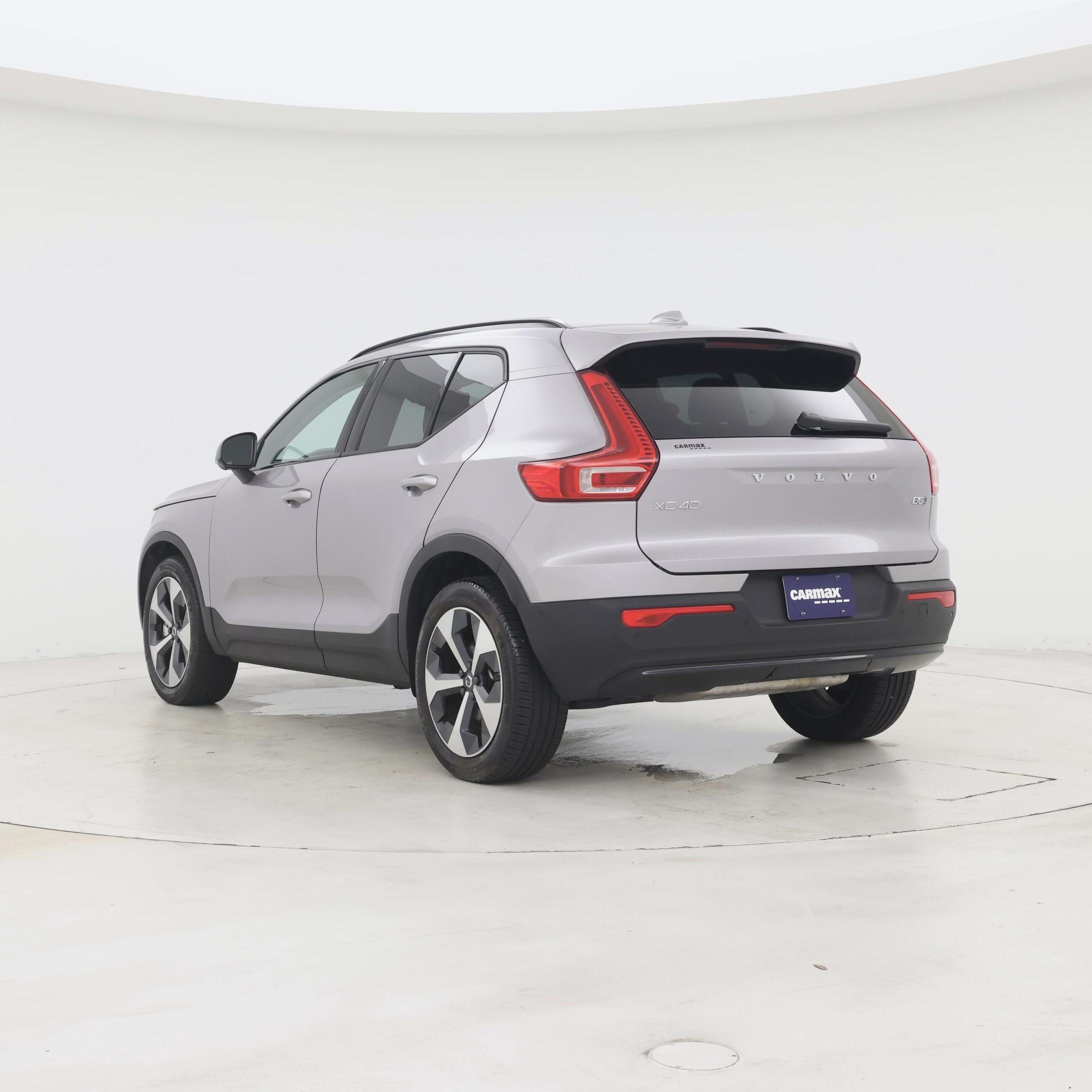 Thumbnail: 2026 Volvo XC40 - 2