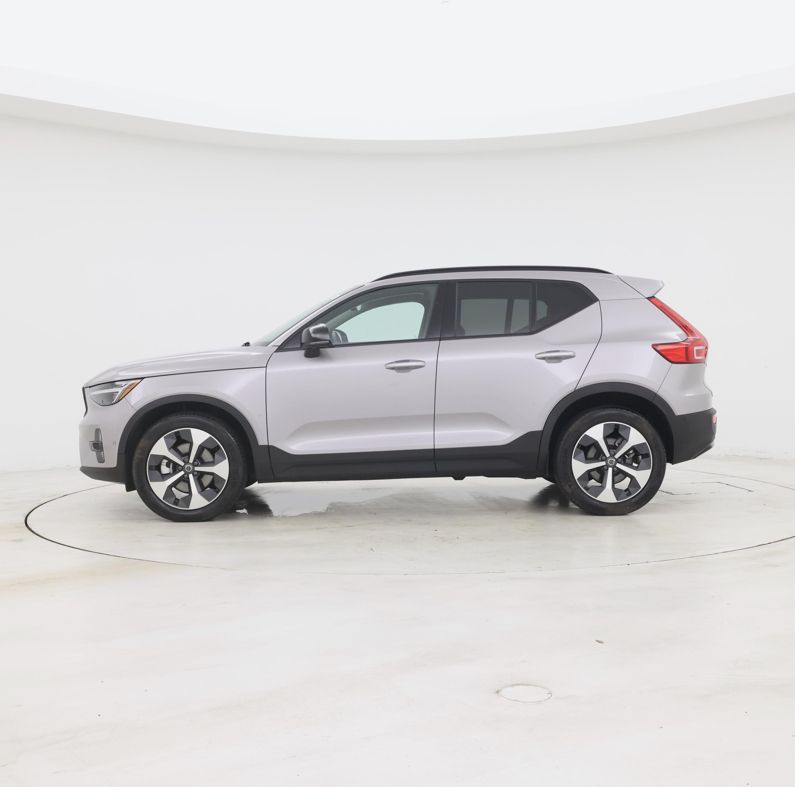 Thumbnail: 2026 Volvo XC40 - 3