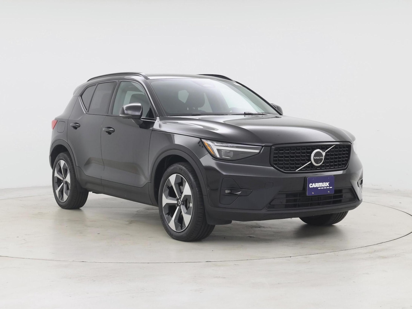 2026 Volvo XC40 Plus - Photo 2