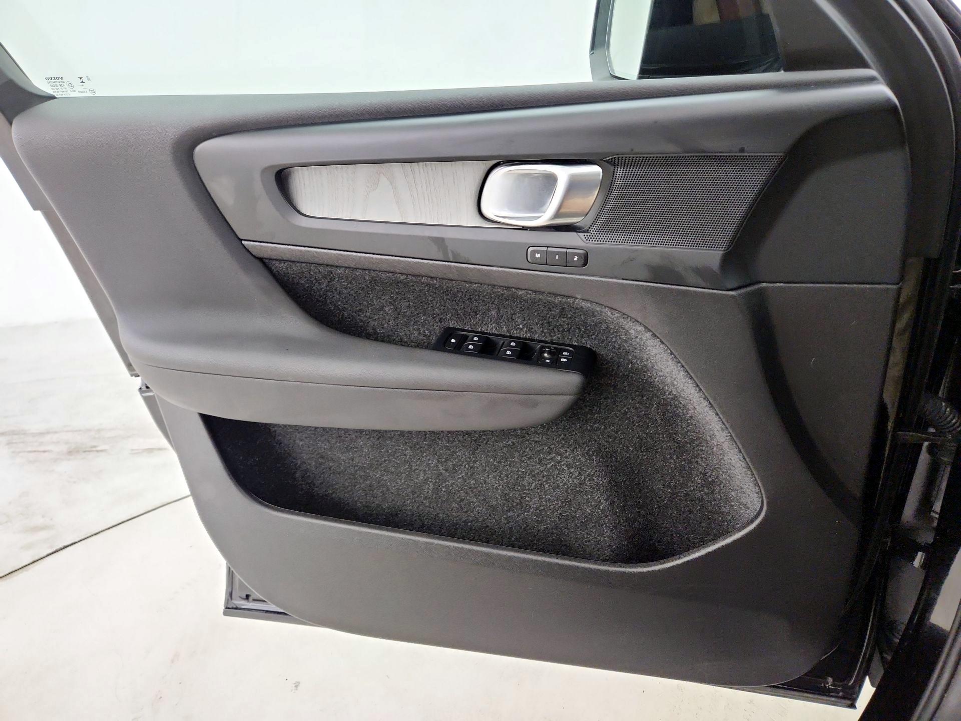 Thumbnail: 2026 Volvo XC40 - 12