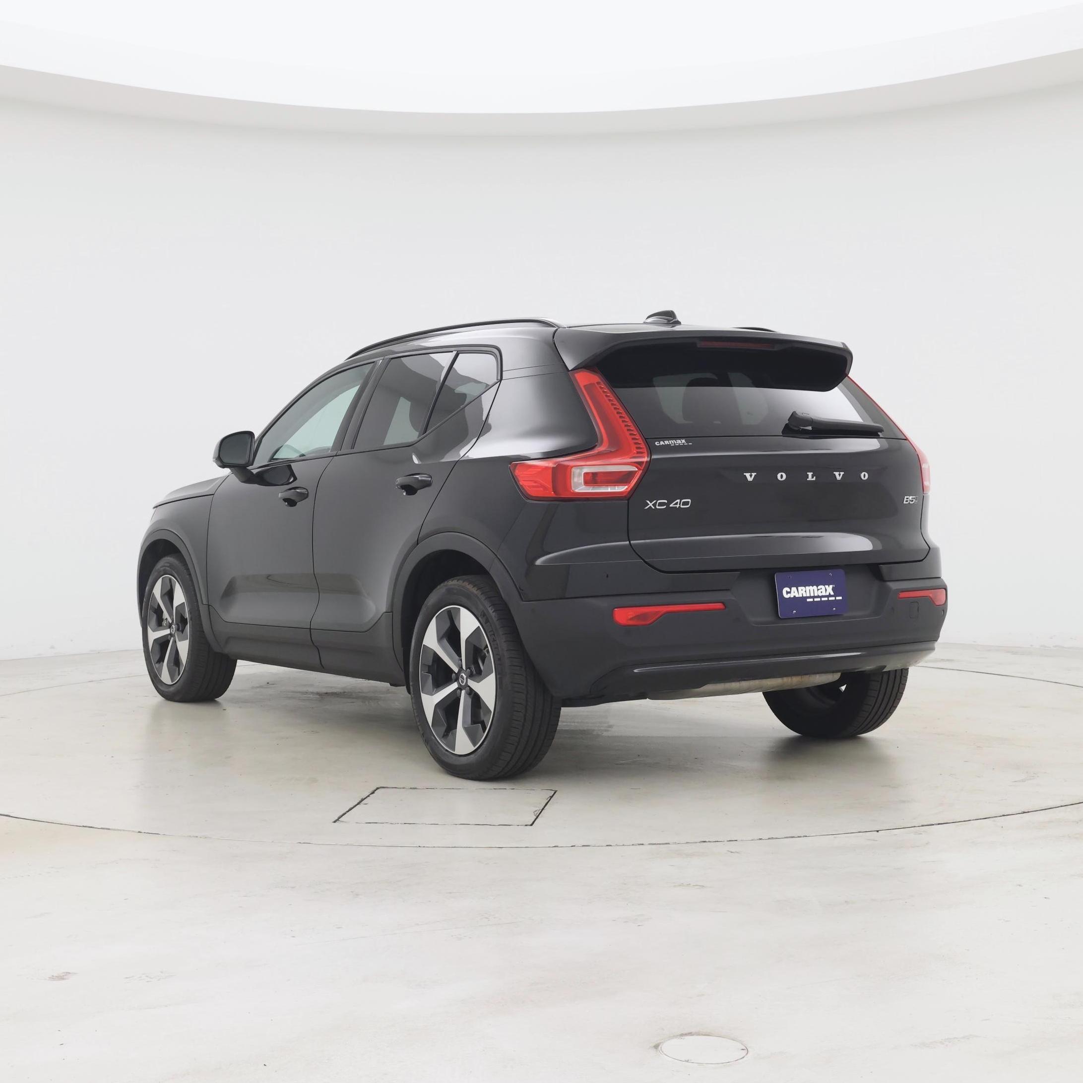Thumbnail: 2026 Volvo XC40 - 2