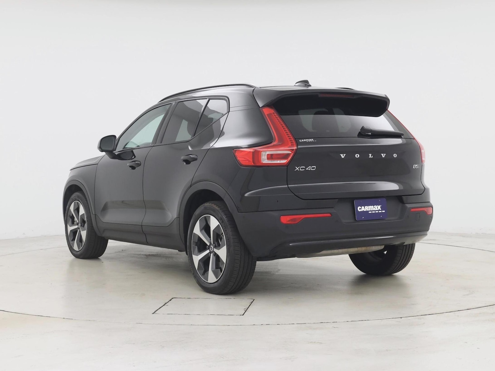 2026 Volvo XC40 Plus - Photo 3