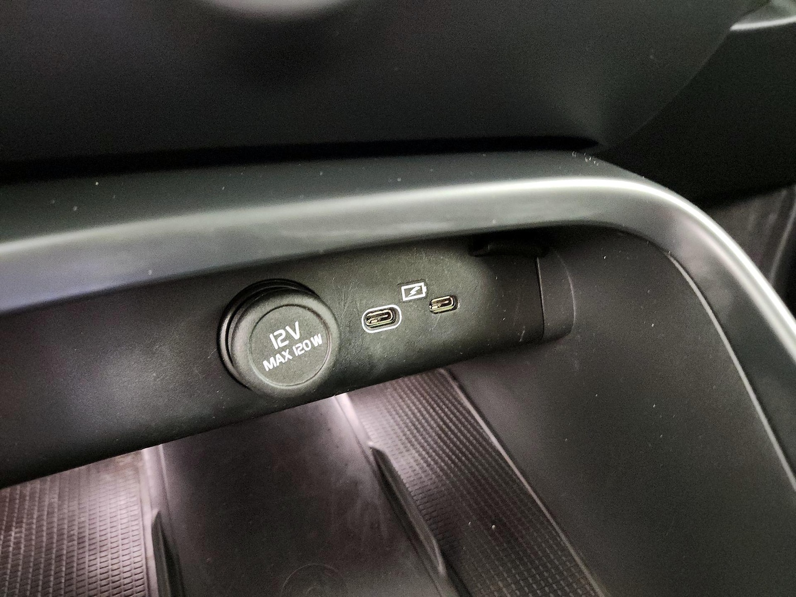 2026 Volvo XC40 Plus - Photo 20