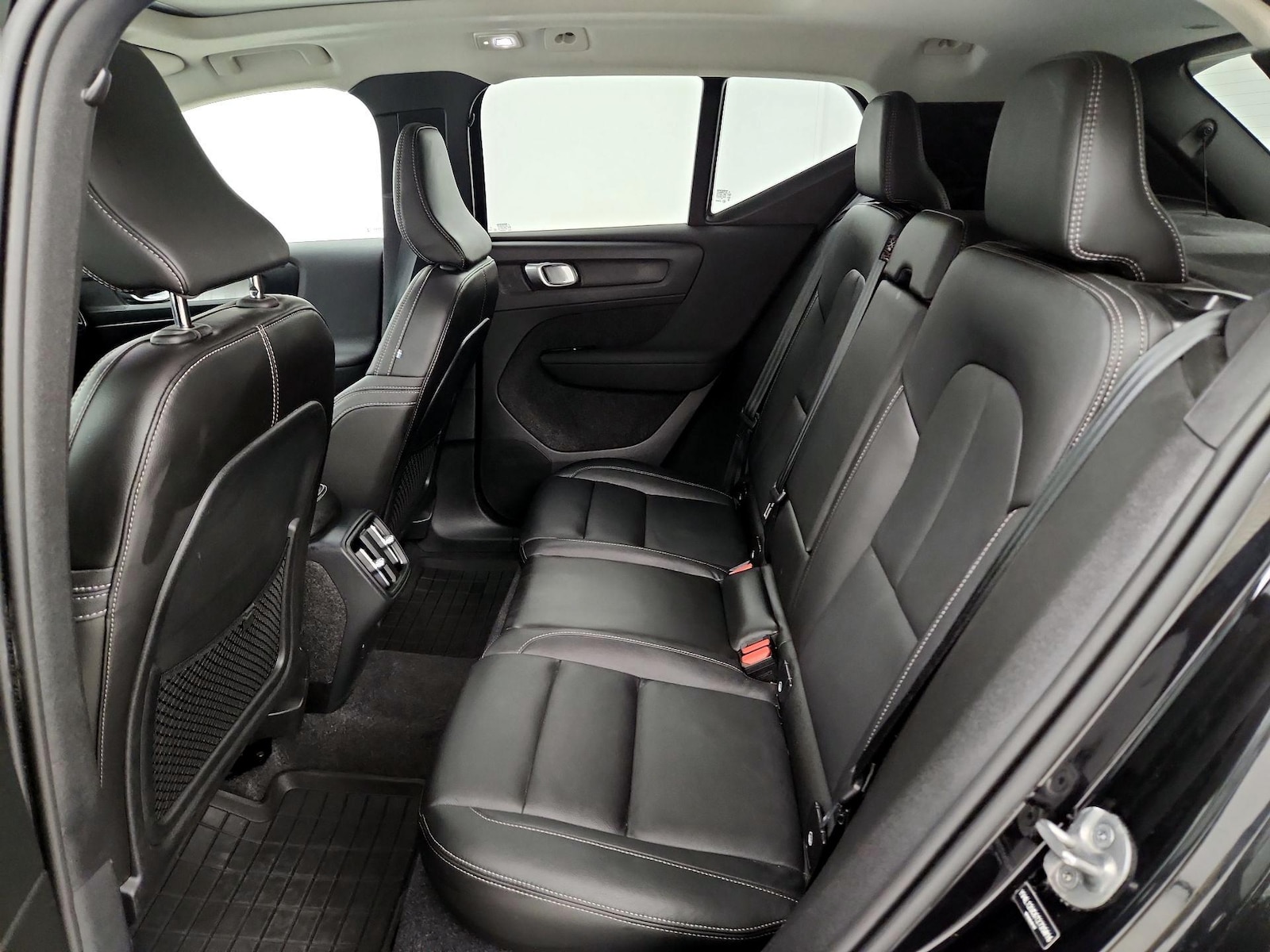 2026 Volvo XC40 Plus - Photo 22