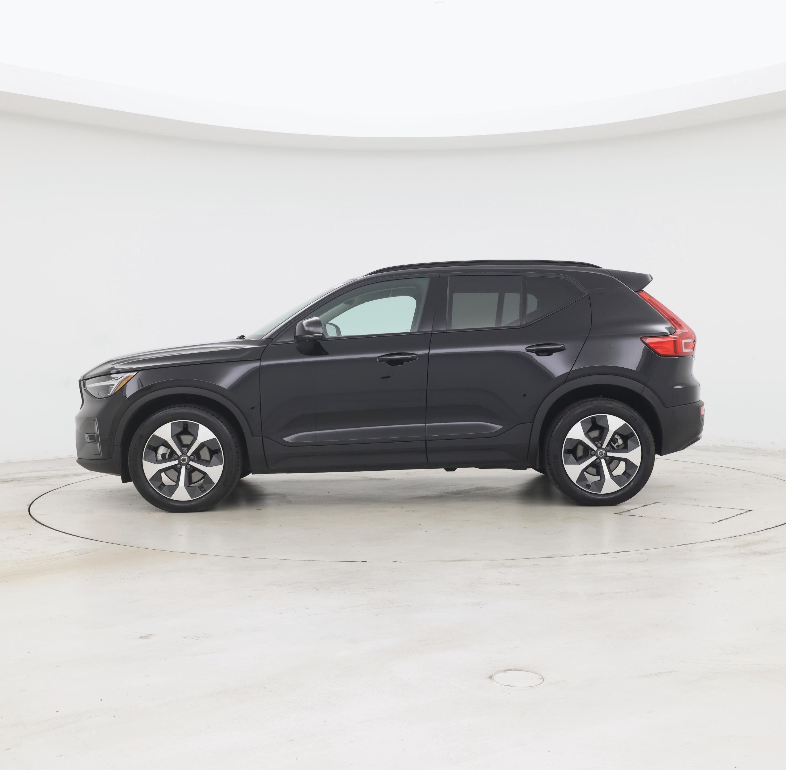 Thumbnail: 2026 Volvo XC40 - 3