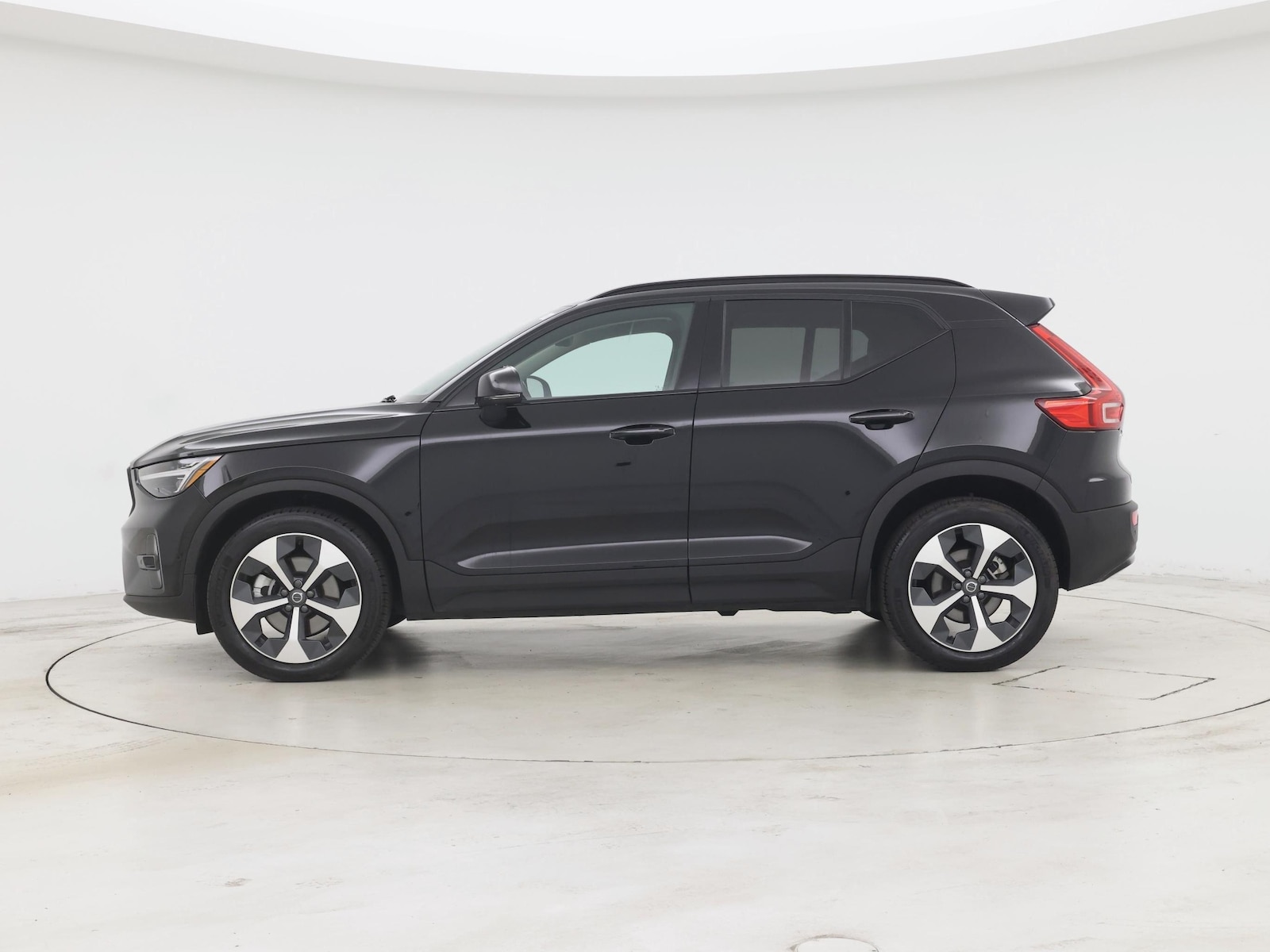 2026 Volvo XC40 Plus - Photo 4