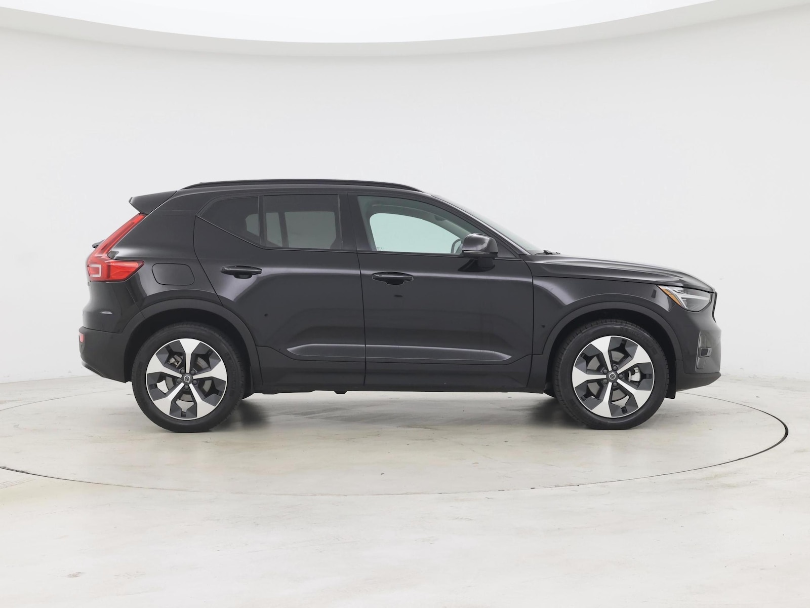 2026 Volvo XC40 Plus - Photo 8