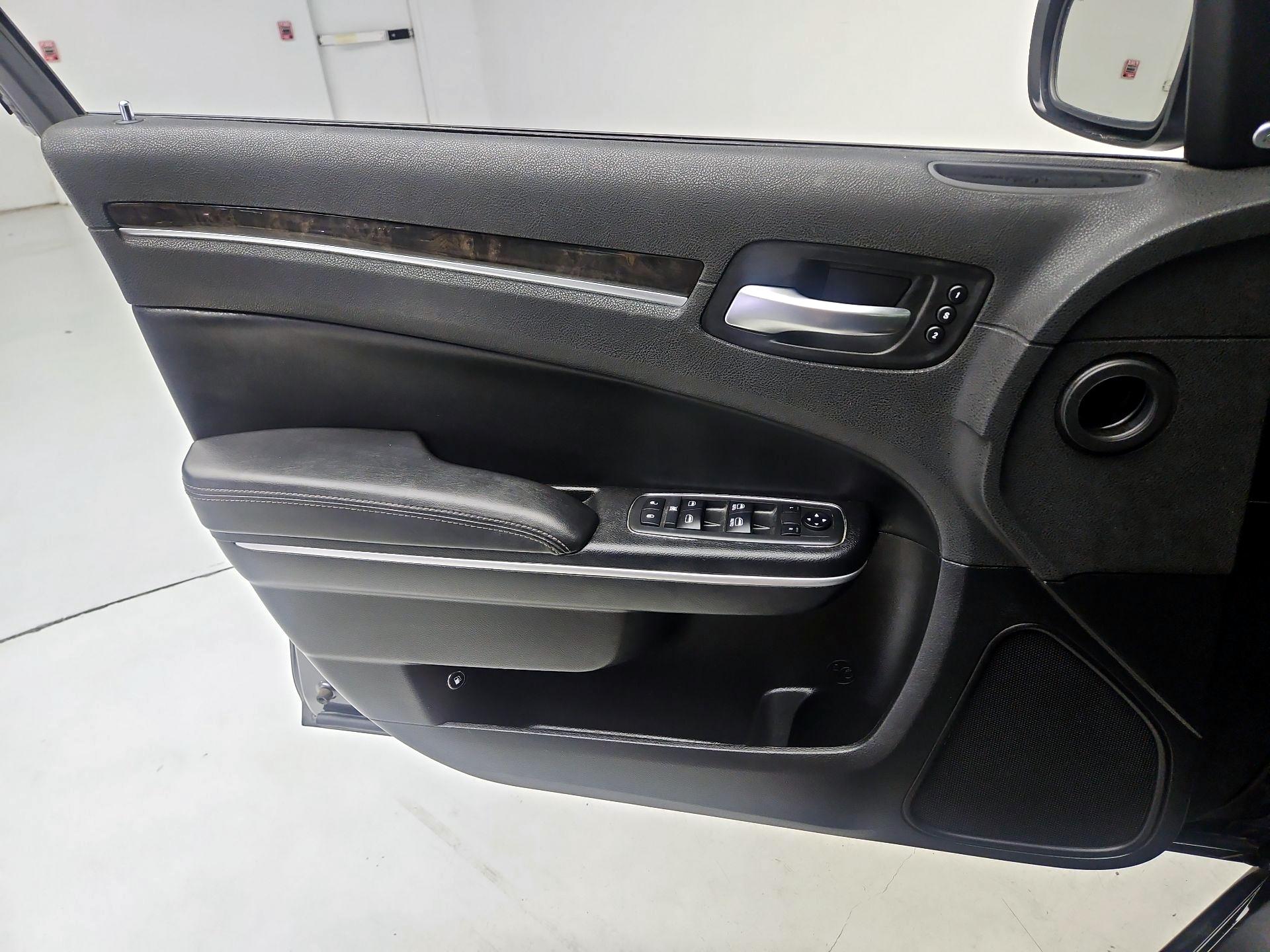 Thumbnail: 2019 Chrysler 300 - 12